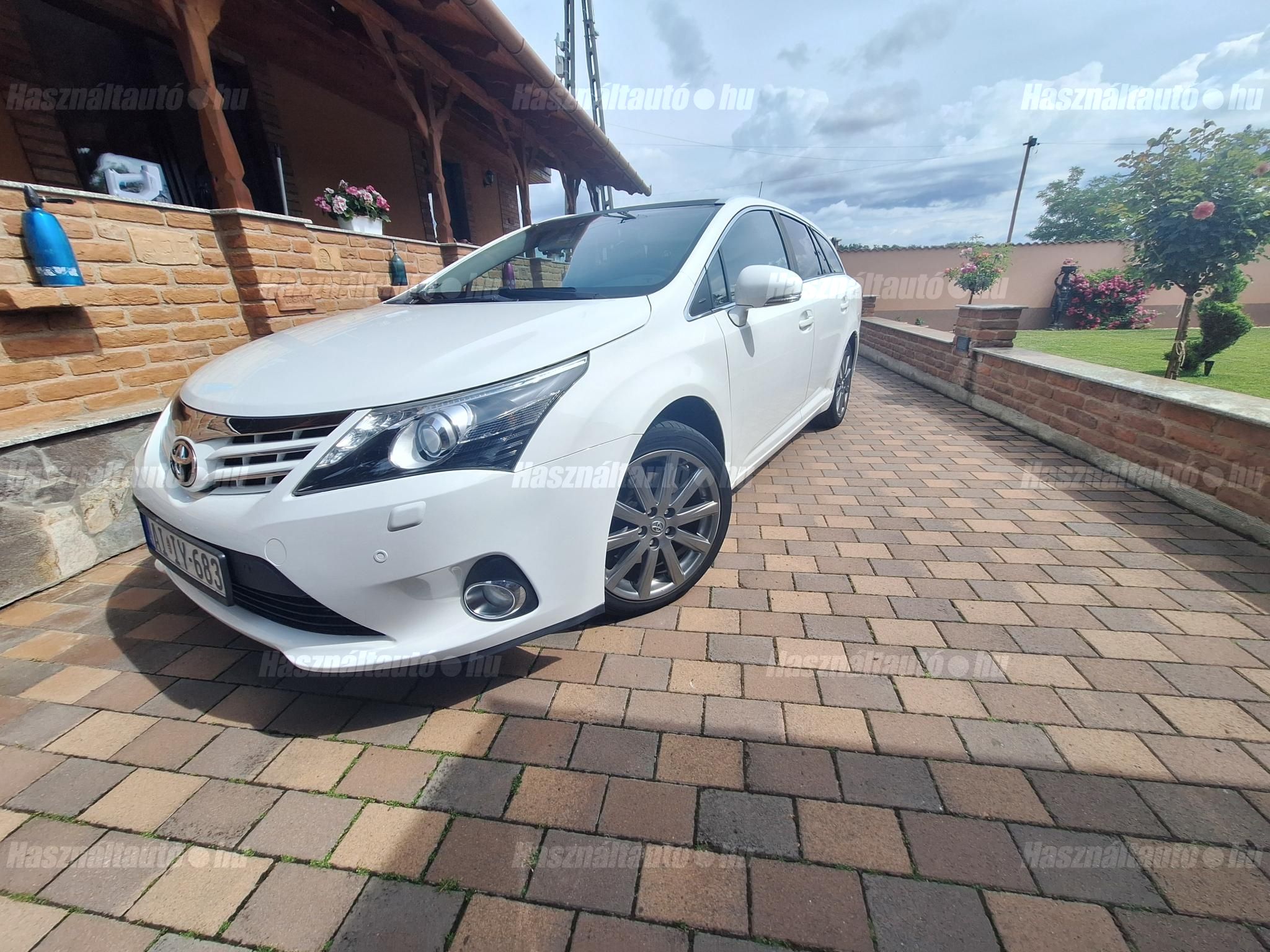 TOYOTA AVENSIS 2014/10 - 1
