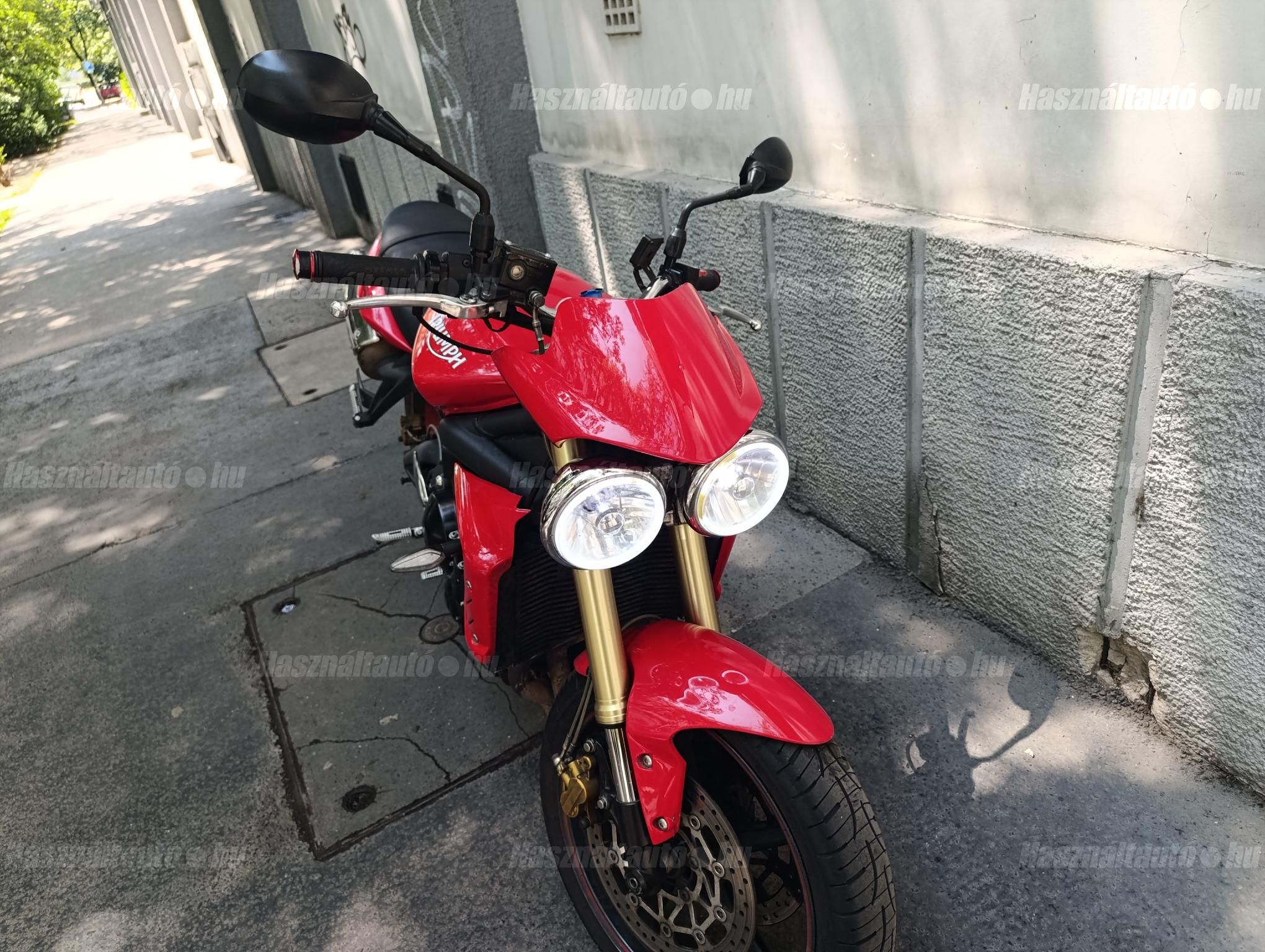 TRIUMPH STREET TRIPLE 2010/6 - 1