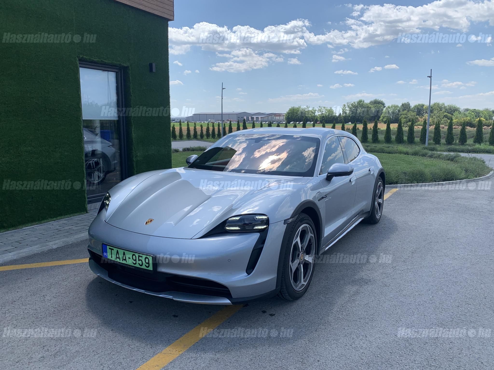 PORSCHE TAYCAN 2021/12 - 1
