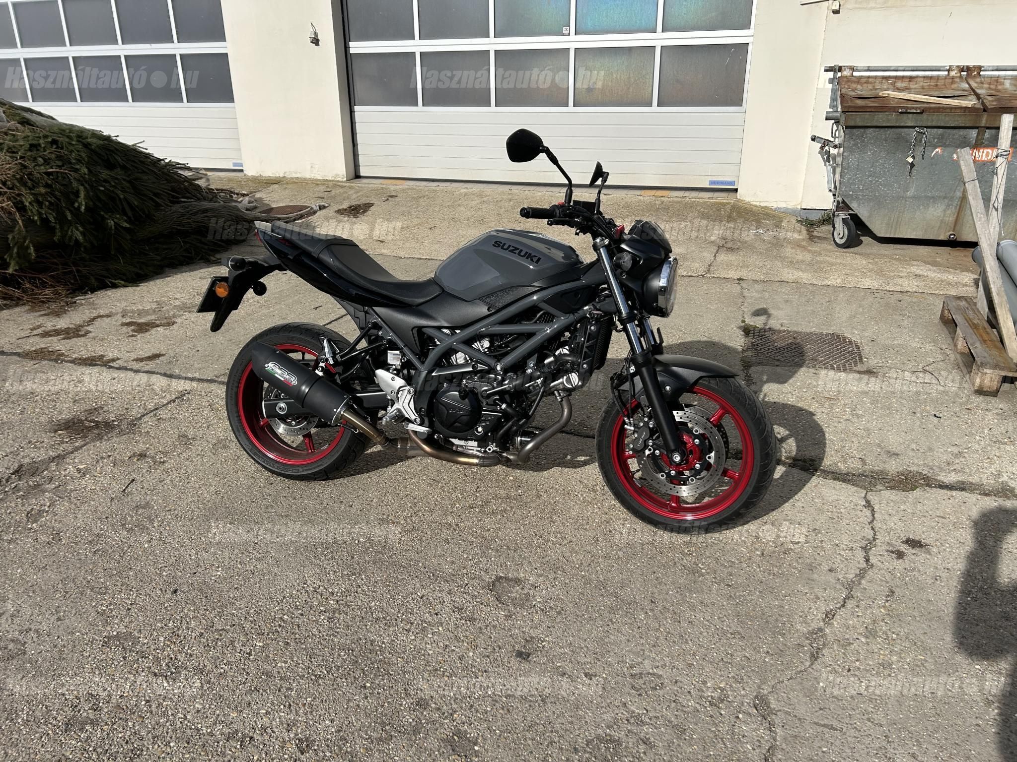 SUZUKI SV 650 N 2023/4 - 1