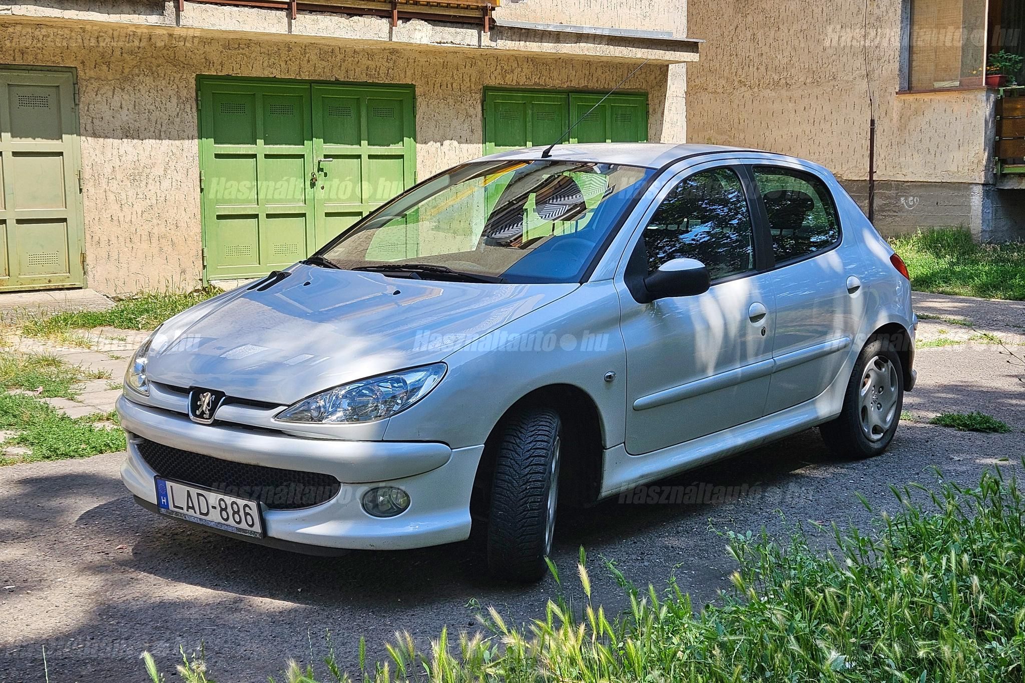 Ritka felszereltségű Peugeot 206 1.4 benzin