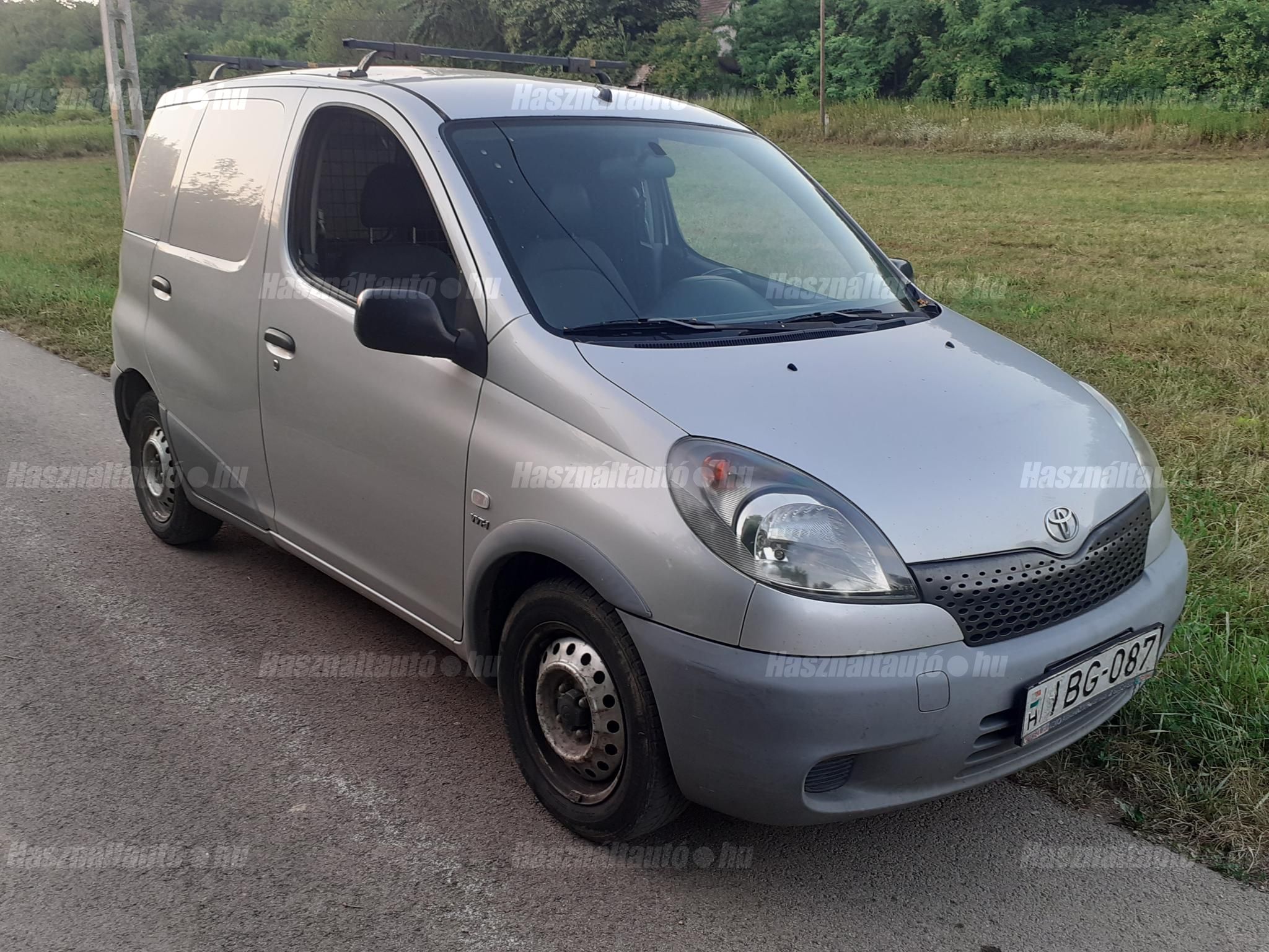 TOYOTA YARIS VERSO 2001/10 - 1