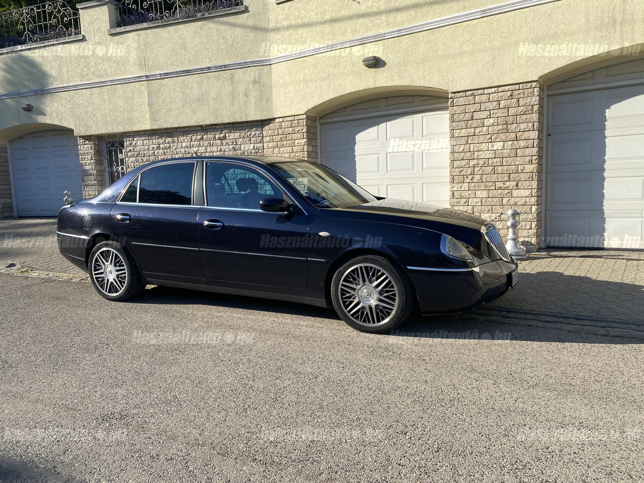 LANCIA THESIS 2004/10 - 1