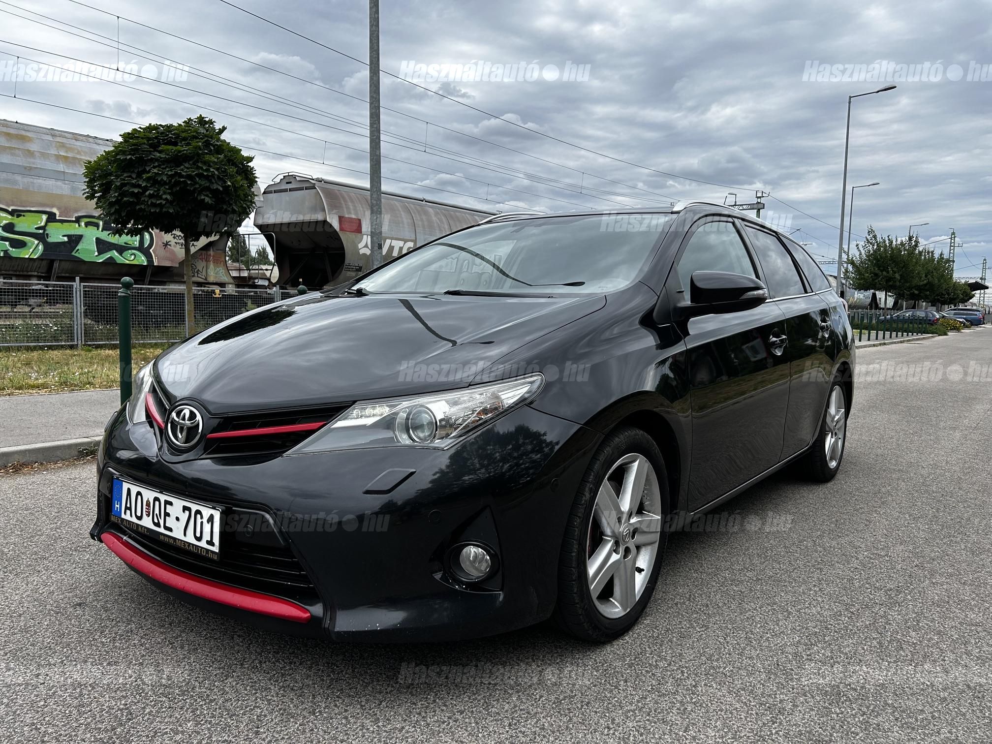 TOYOTA AURIS 2014/6 - 1