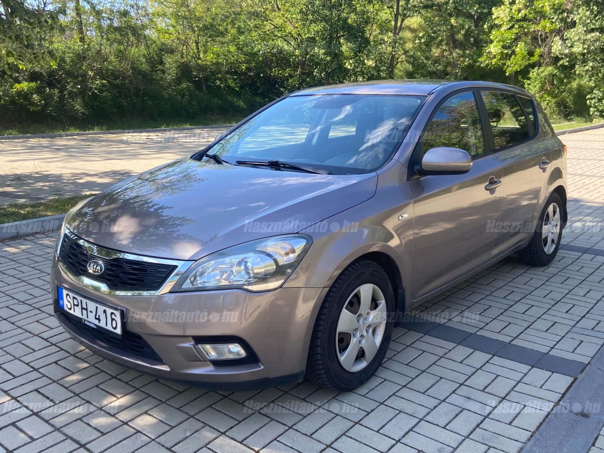 KIA CEE'D 2010 - 1