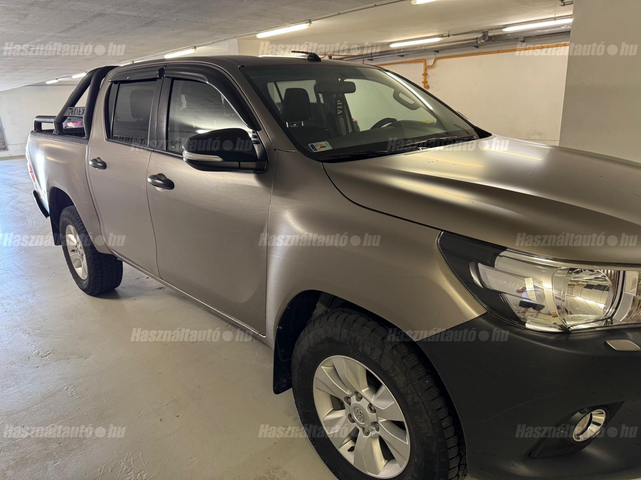 TOYOTA HILUX 2016/6 - 1