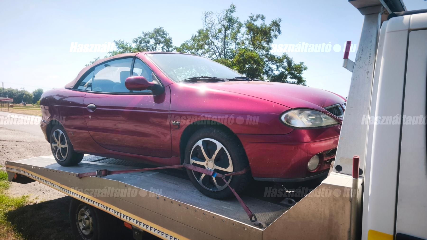 RENAULT MEGANE 2000/6 - 1