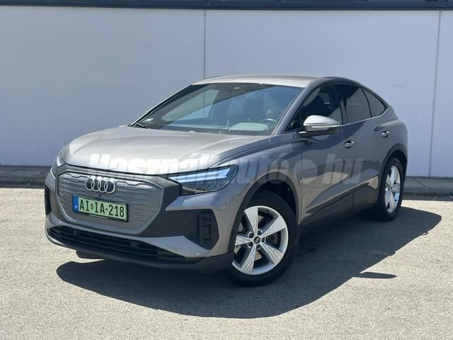 AUDI Q4 2022/8 - 1