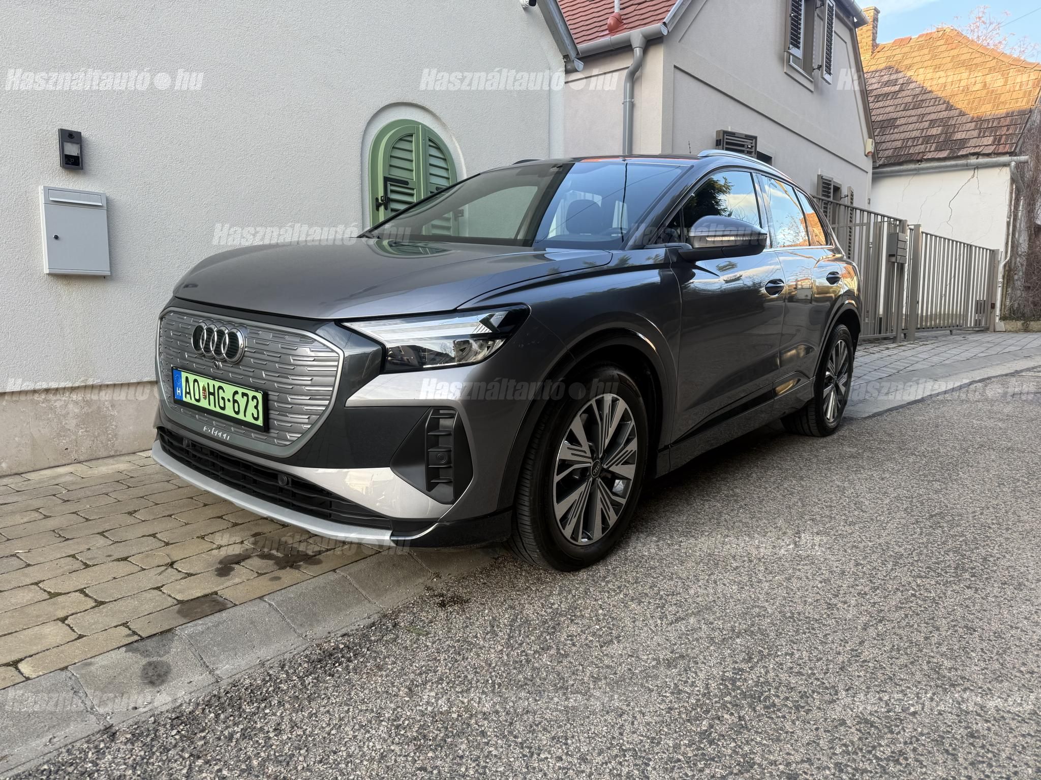 AUDI Q4 2022/1 - 1