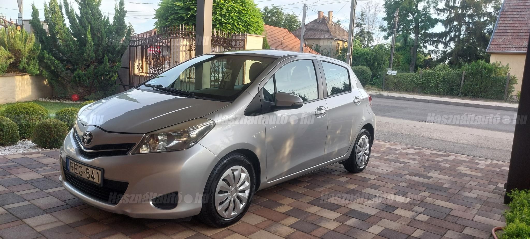 TOYOTA YARIS 2011/12 - 1