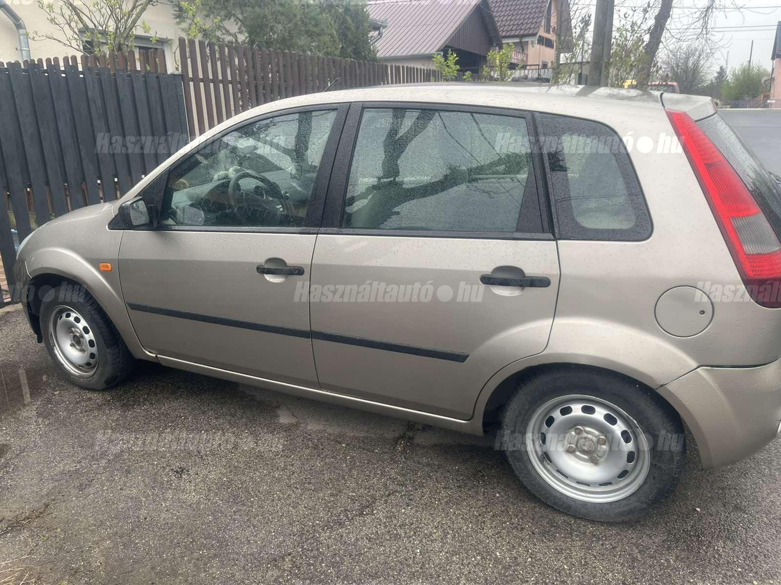 FORD FIESTA 2004/6 - 1