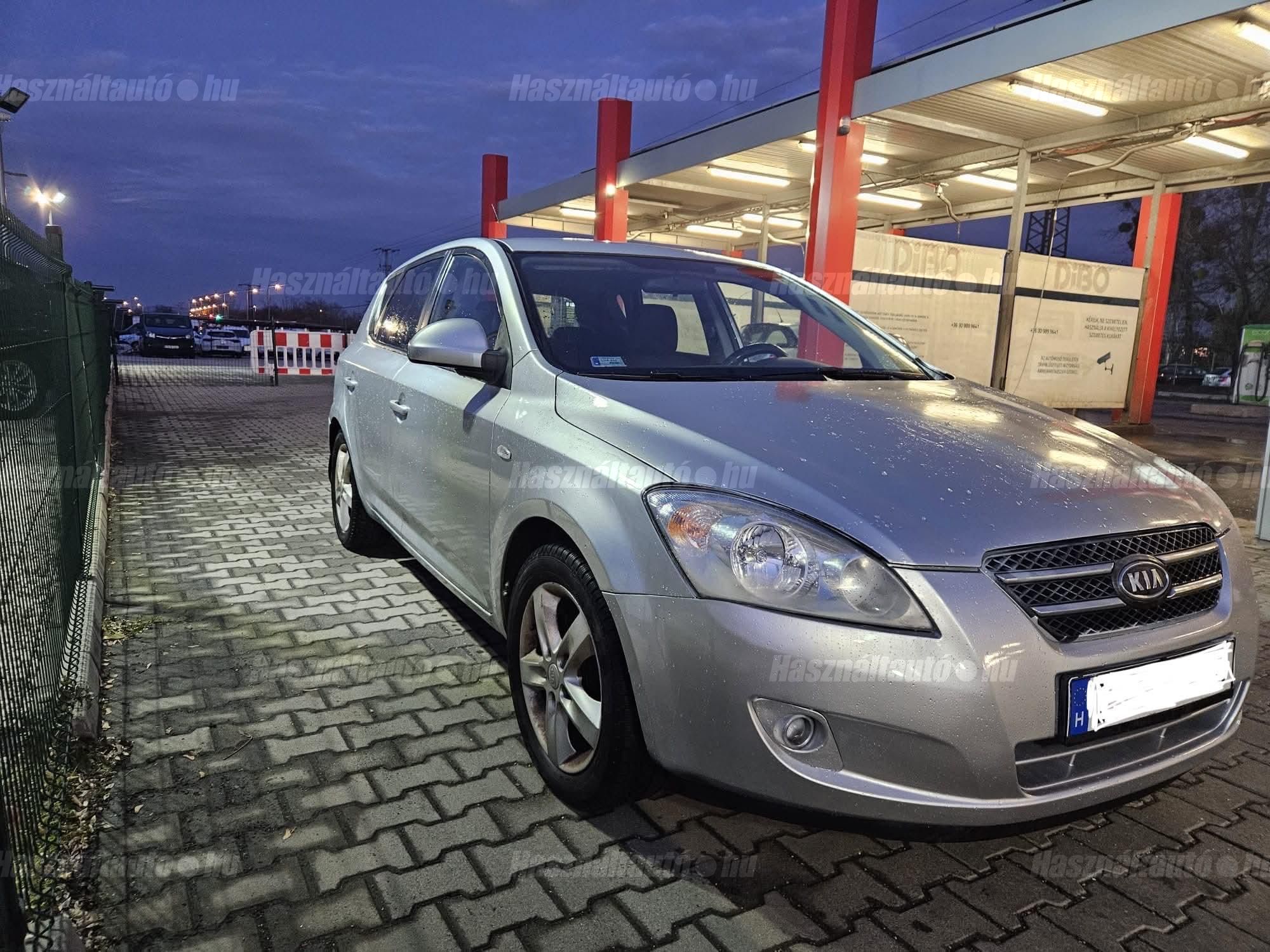 KIA CEE'D 2009 - 1