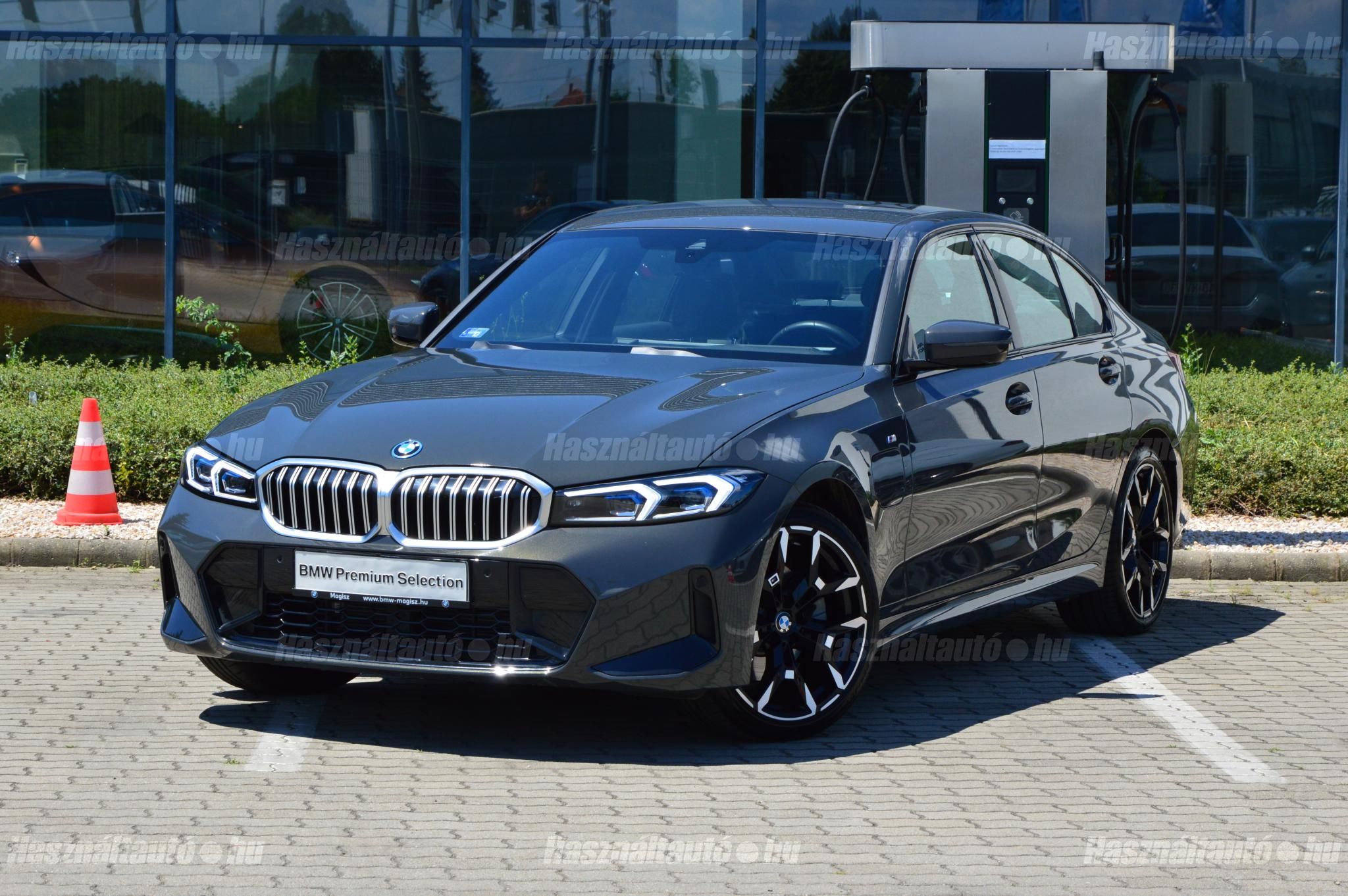 BMW 330 2025/5 - 1