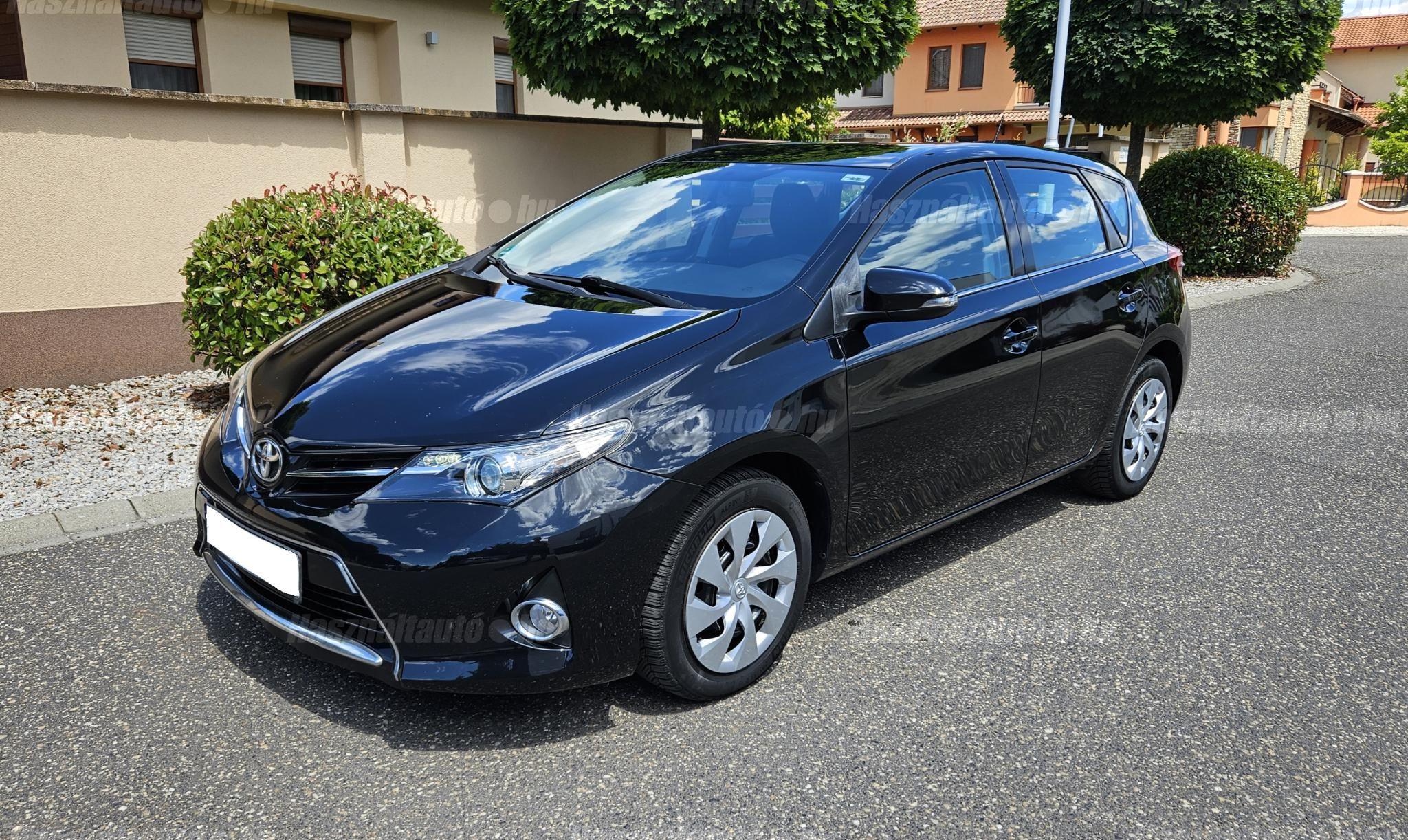 TOYOTA AURIS 2013/10 - 1