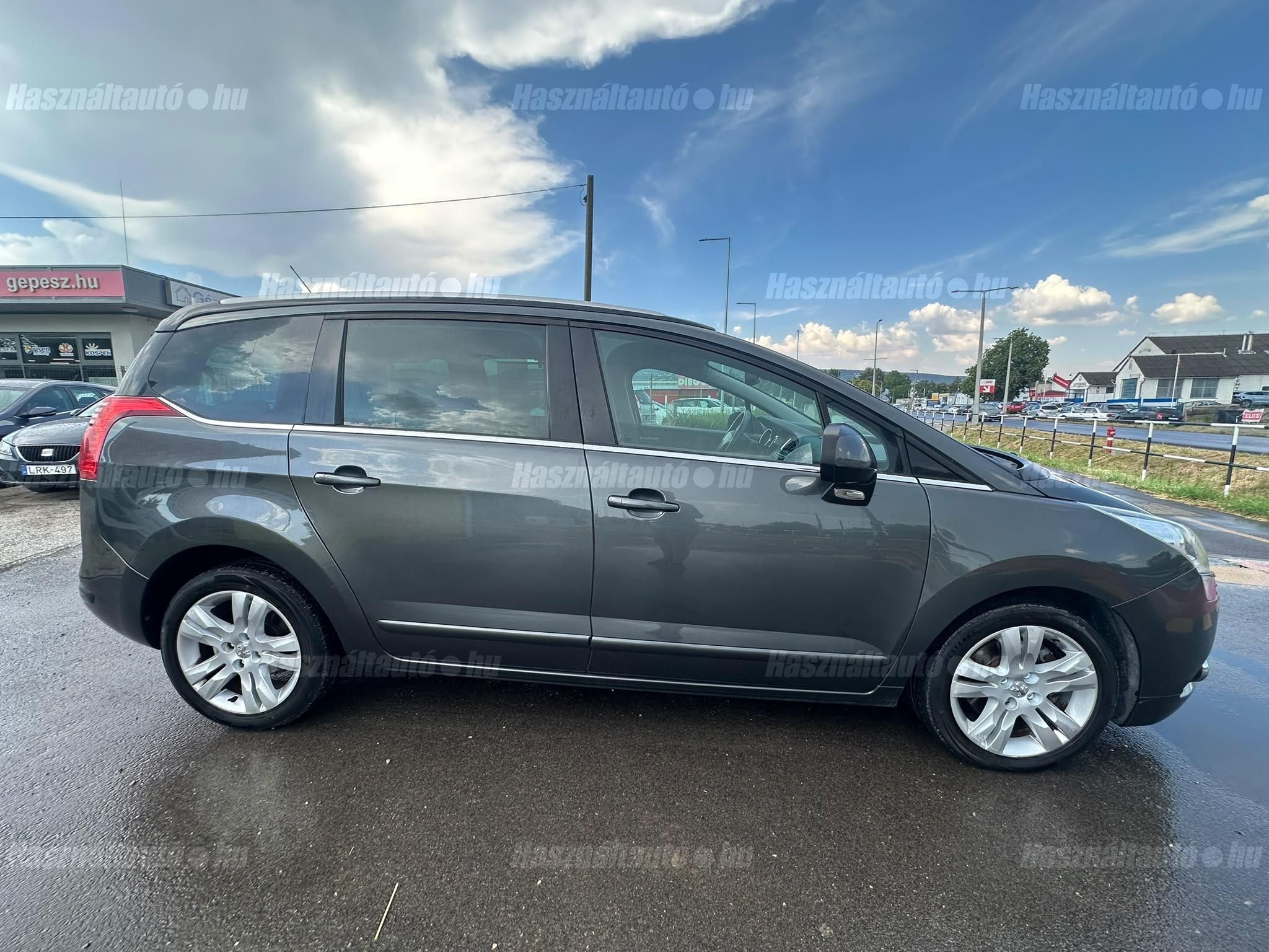 PEUGEOT 5008 2010/8 - 1