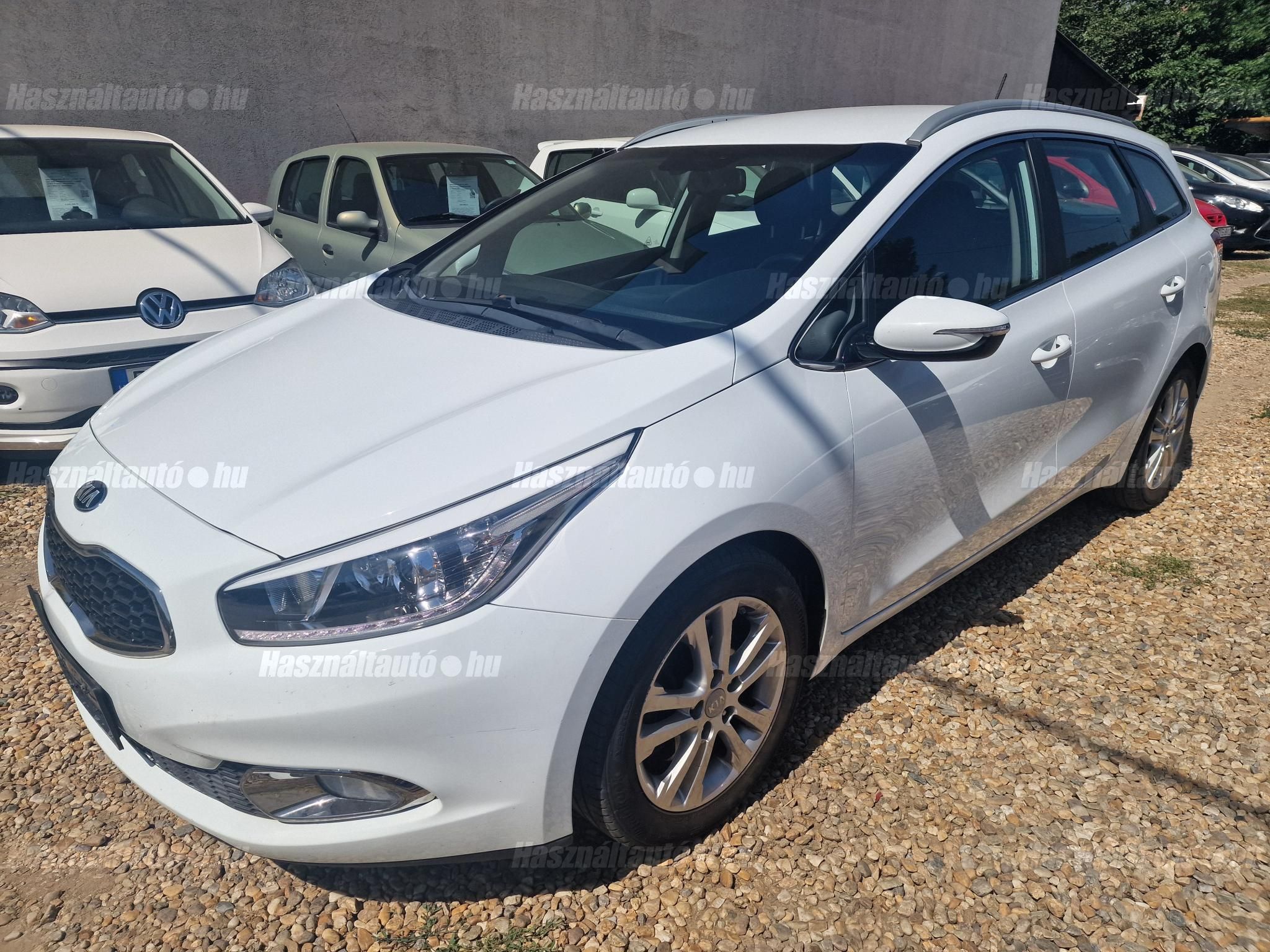 KIA CEE'D 2014/7 - 1