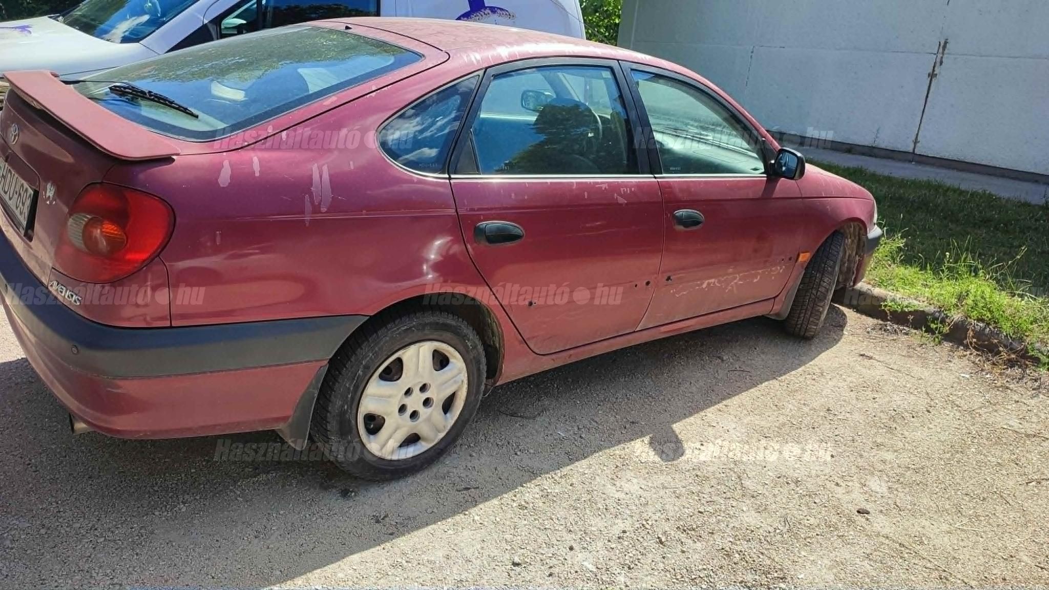 TOYOTA AVENSIS 2000/4 - 1