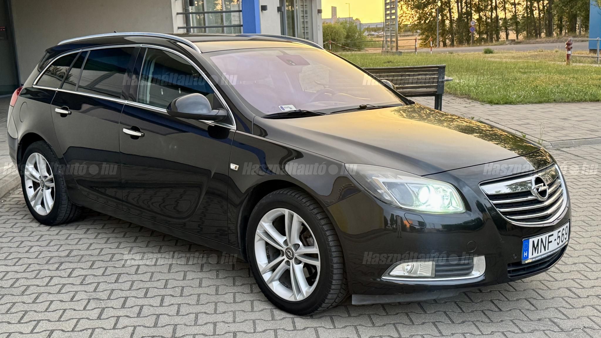OPEL INSIGNIA 2010/1 - 1