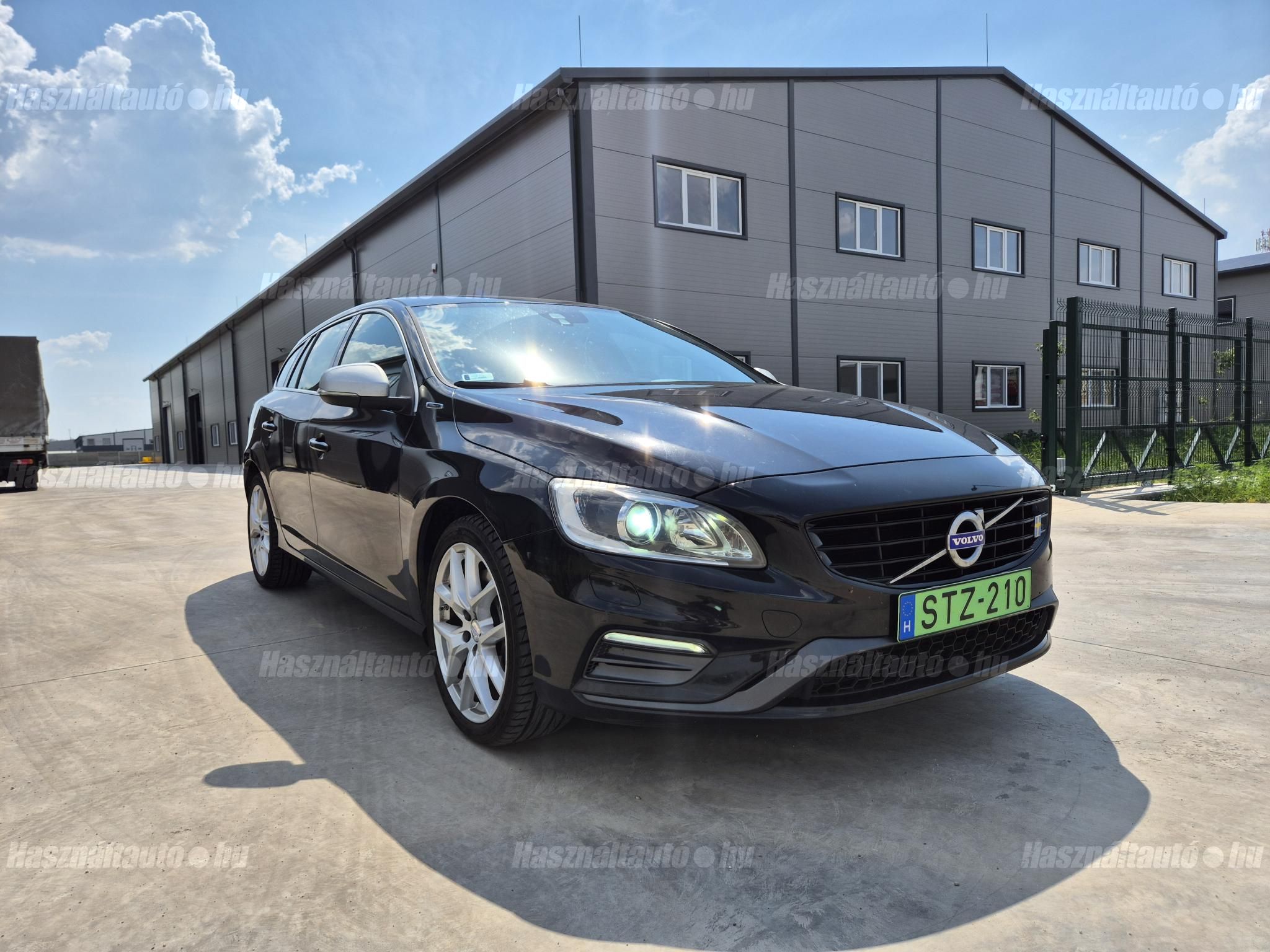 VOLVO V60 2015/4 - 1