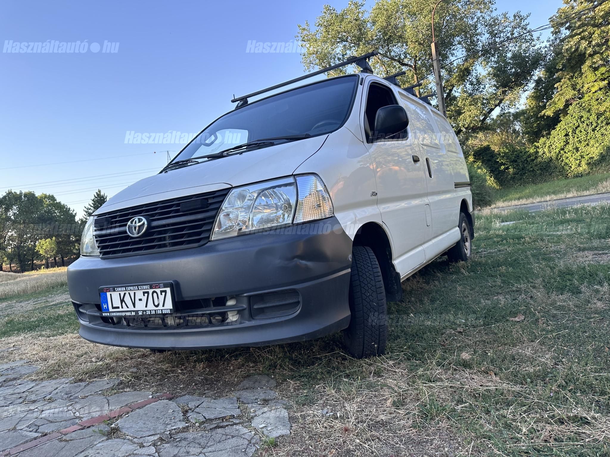 TOYOTA HIACE 2008/11 - 1