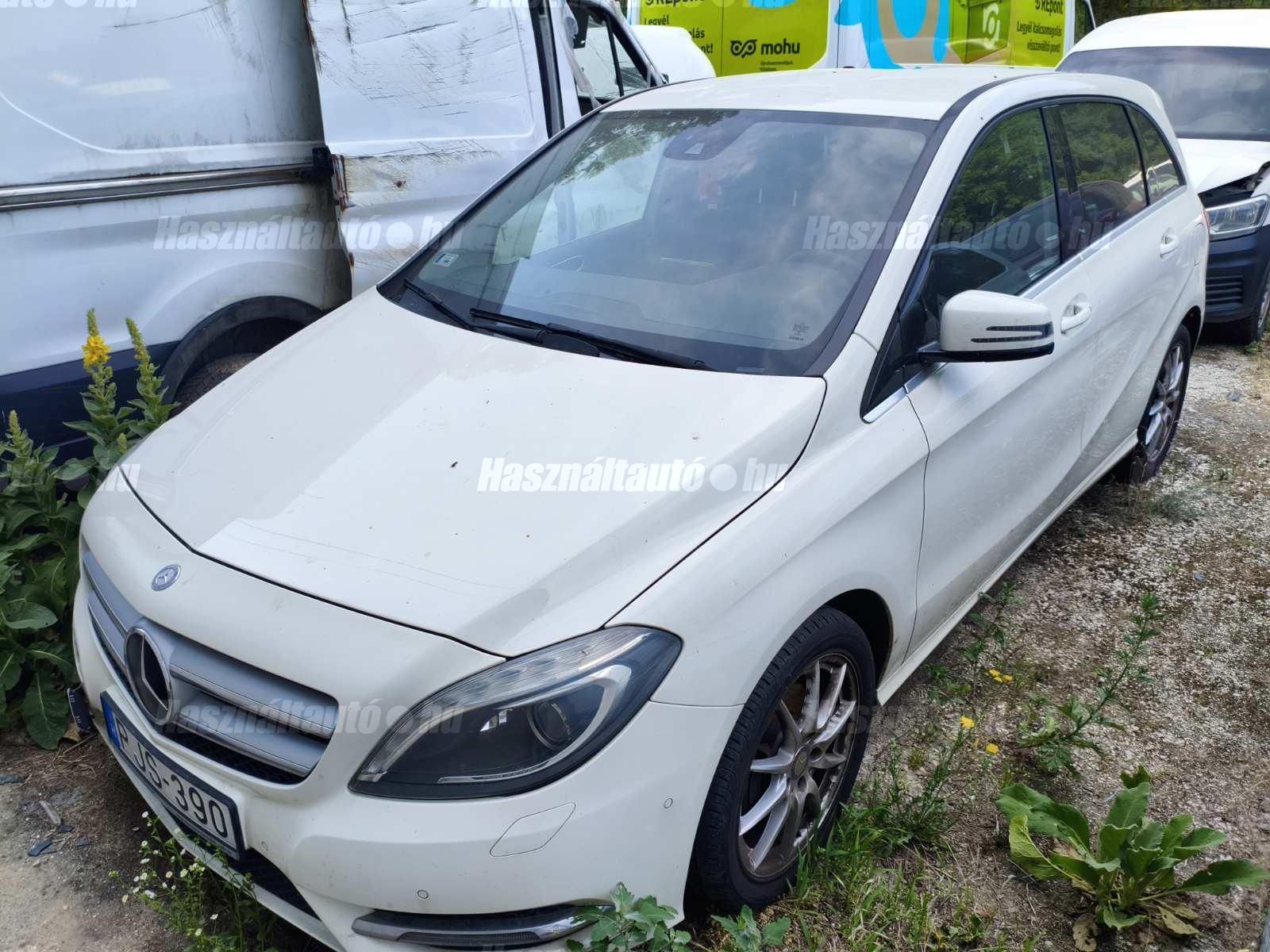 MERCEDES-BENZ B 180 2013/5 - 1