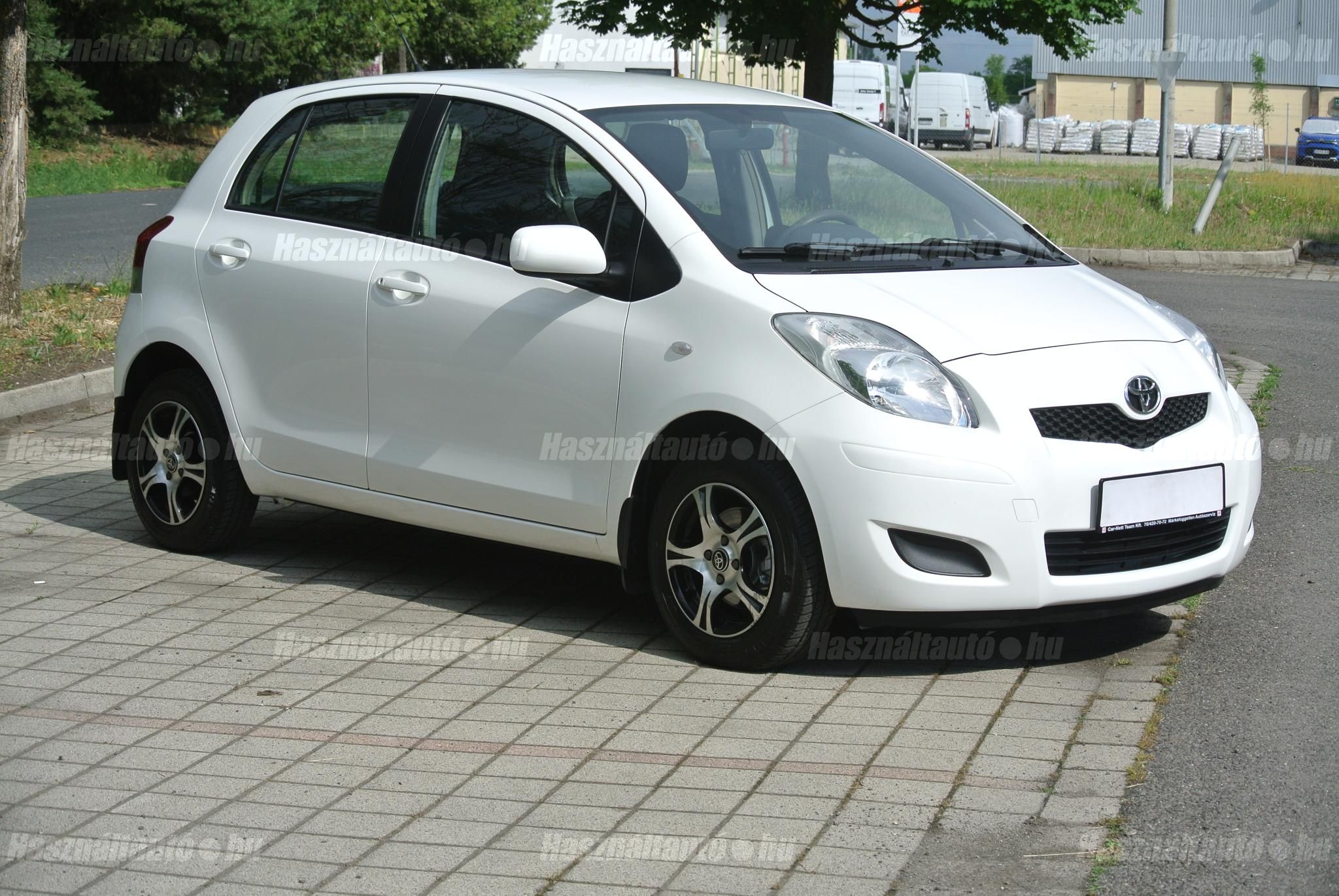 TOYOTA YARIS 2010/4 - 1