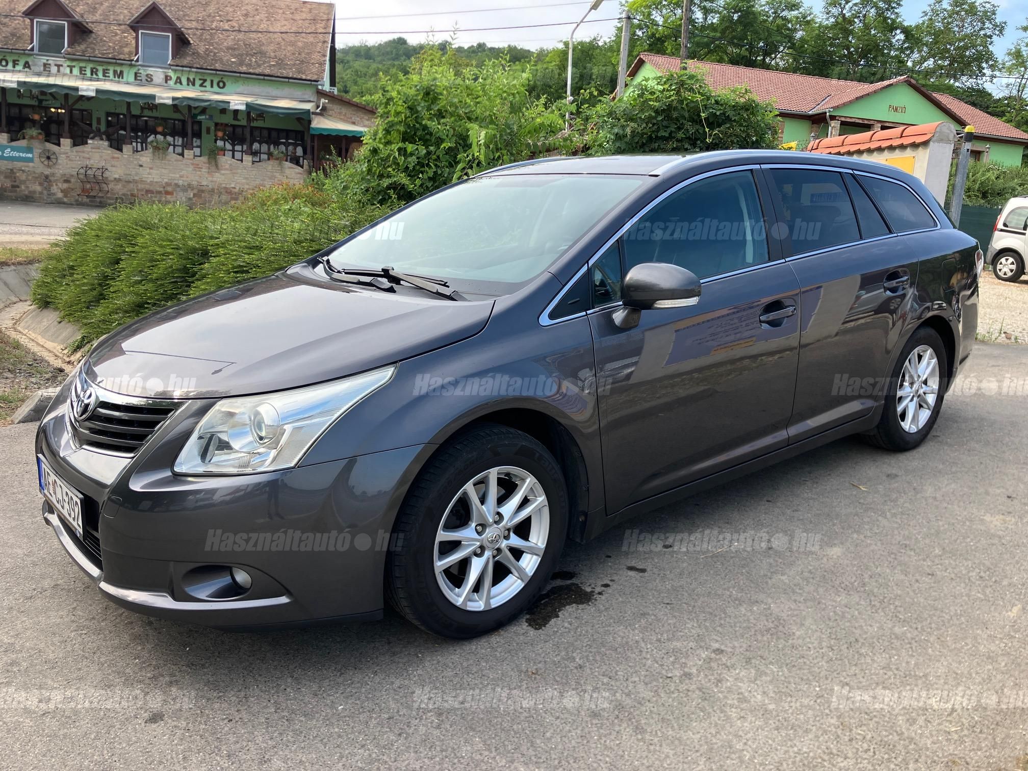 TOYOTA AVENSIS 2011/6 - 1