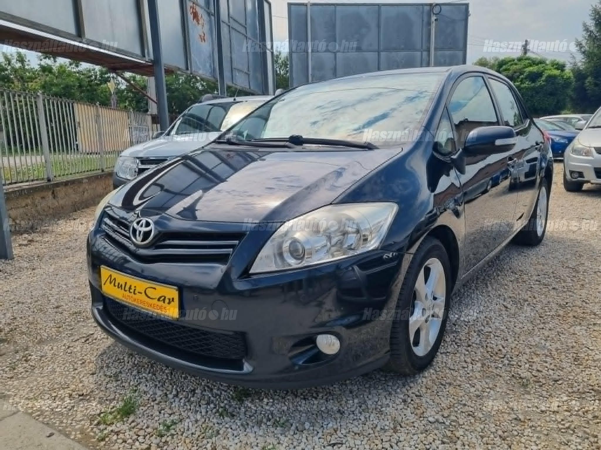 TOYOTA AURIS 2012/8 - 1