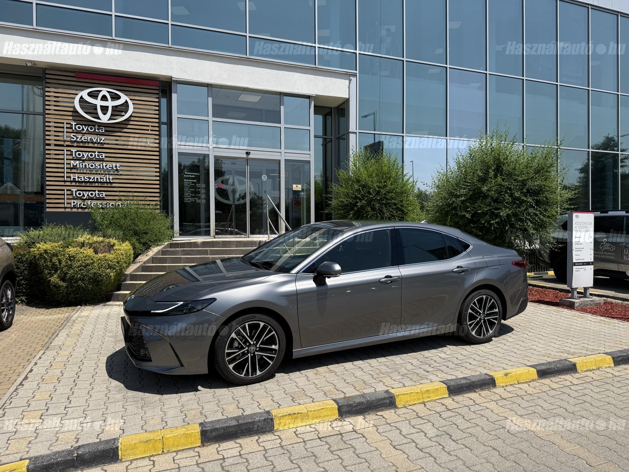 TOYOTA CAMRY 2026/2 - 1