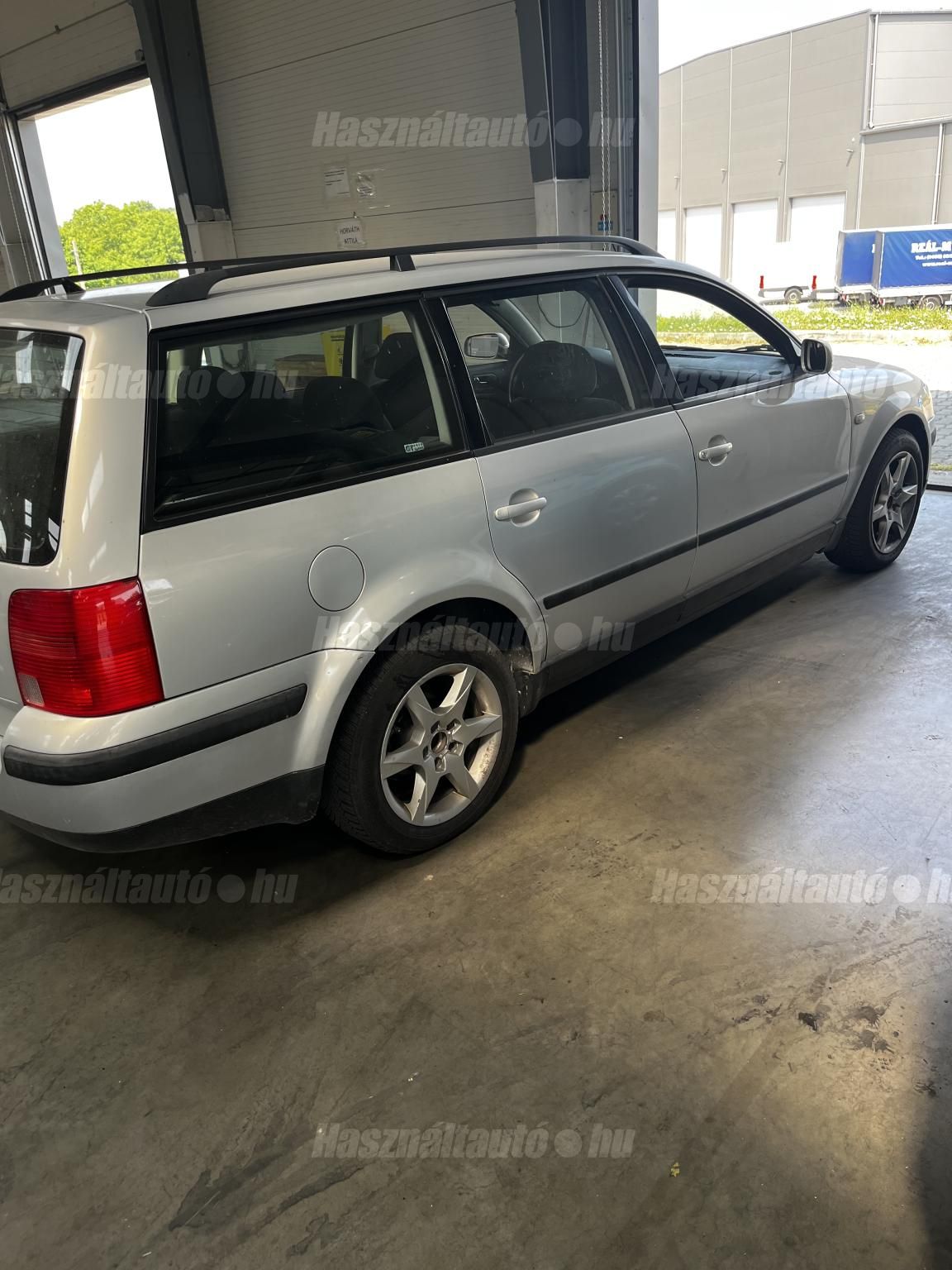VOLKSWAGEN PASSAT 2000/4 - 1