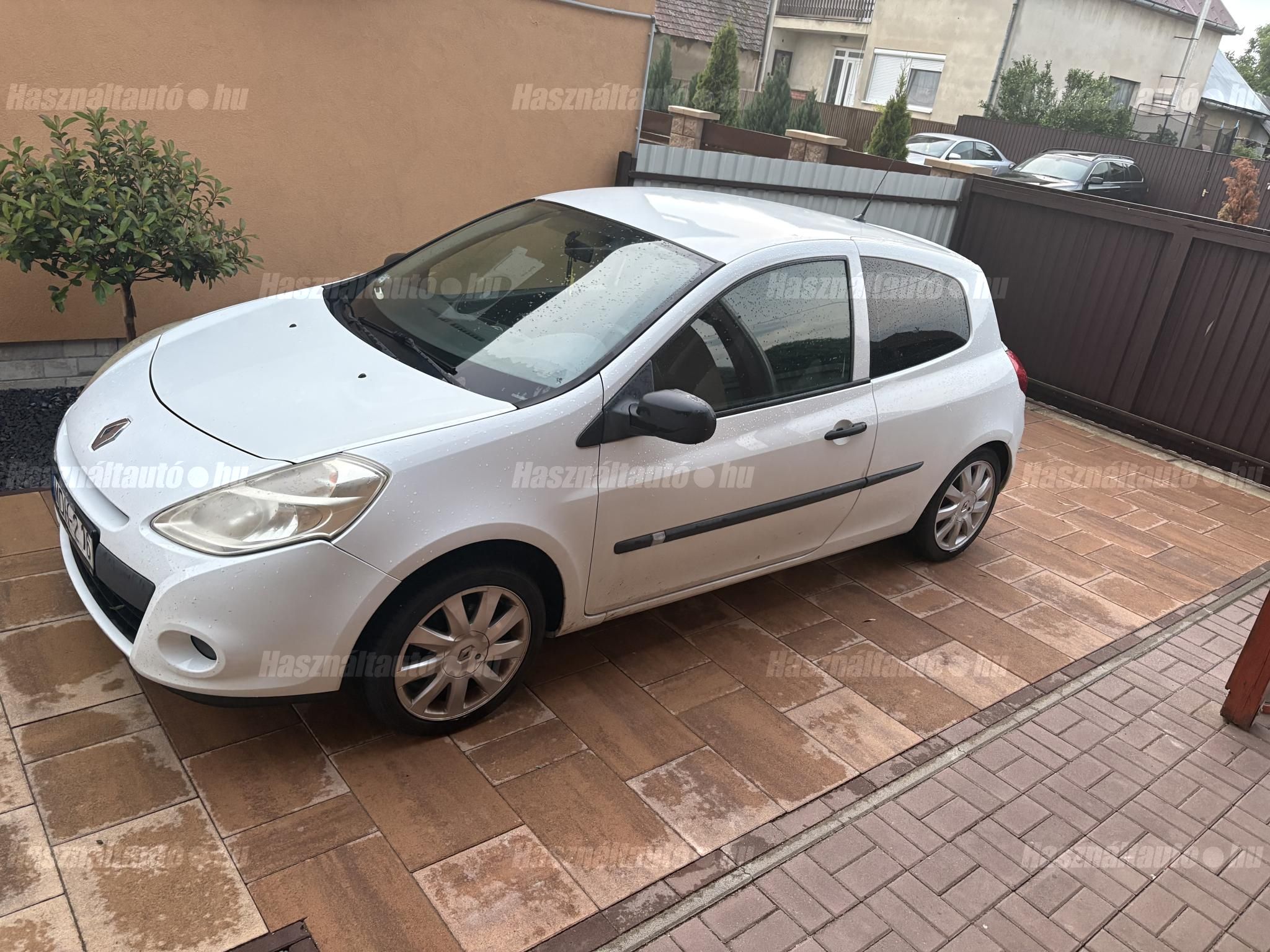 RENAULT CLIO 2012/8 - 1
