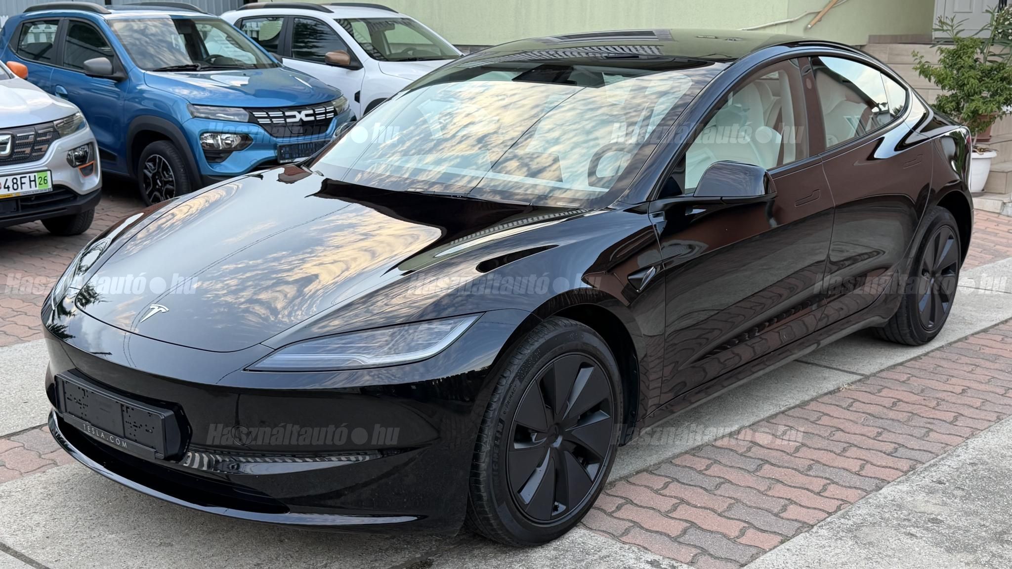 TESLA MODEL 3 2025/8 - 1