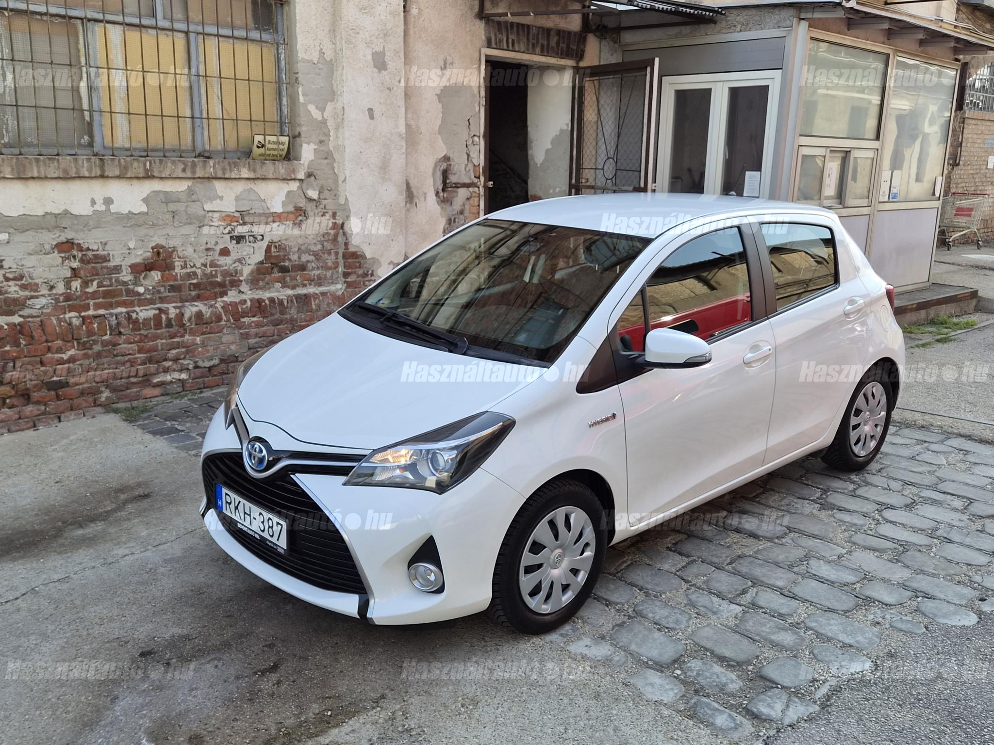 TOYOTA YARIS 2015/10 - 1