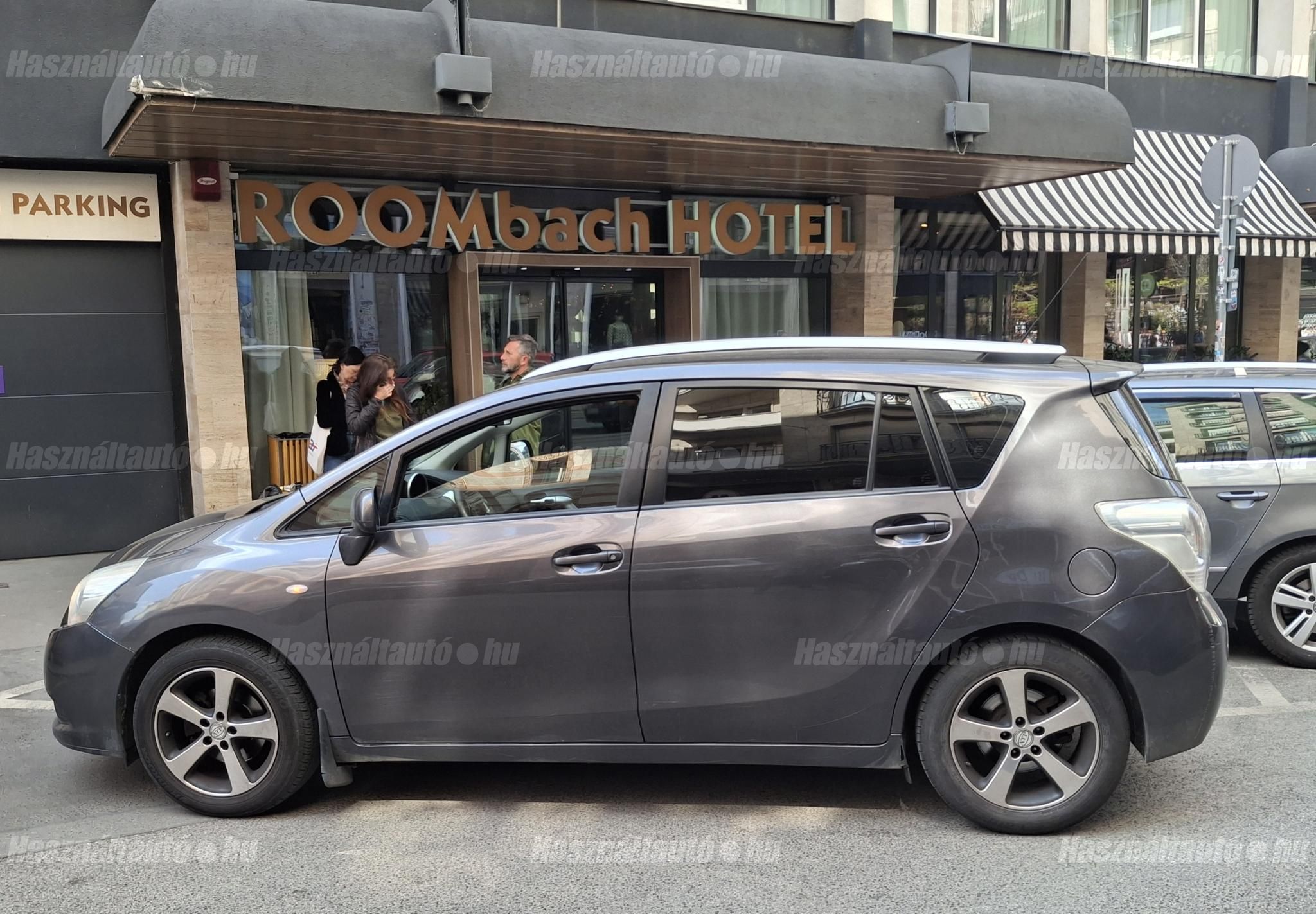 TOYOTA VERSO 2011/12 - 1