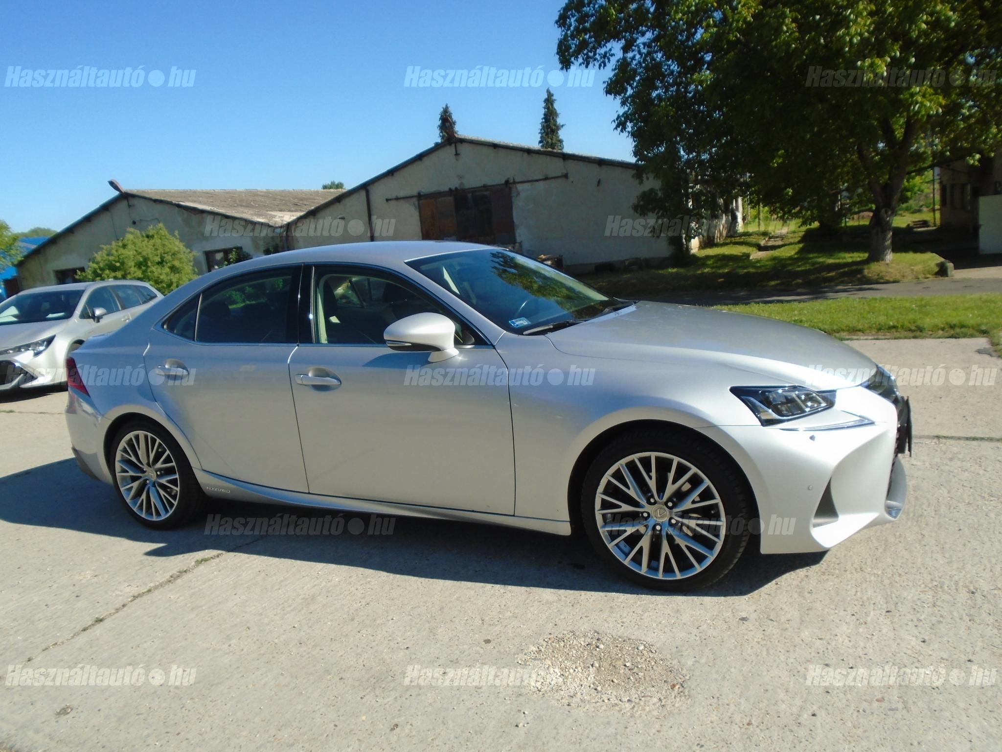 LEXUS IS 2018/8 - 1