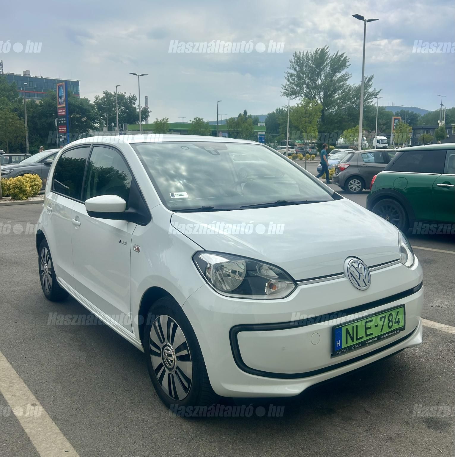 VOLKSWAGEN UP 2015/8 - 1