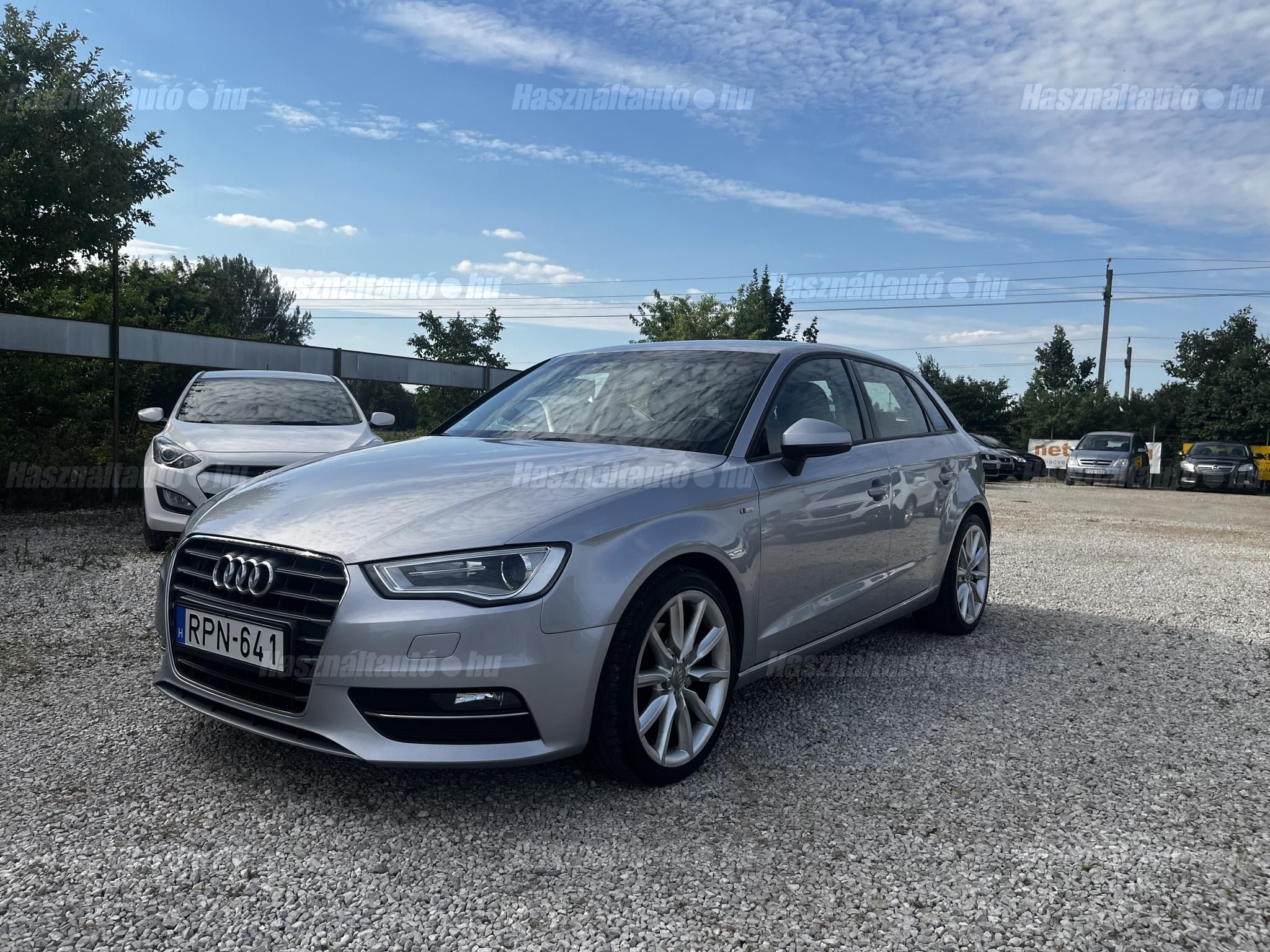 AUDI A3 2015/12 - 1