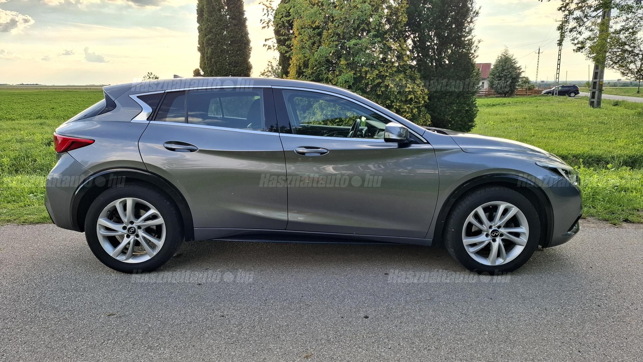 INFINITI Q30 2016 - 1