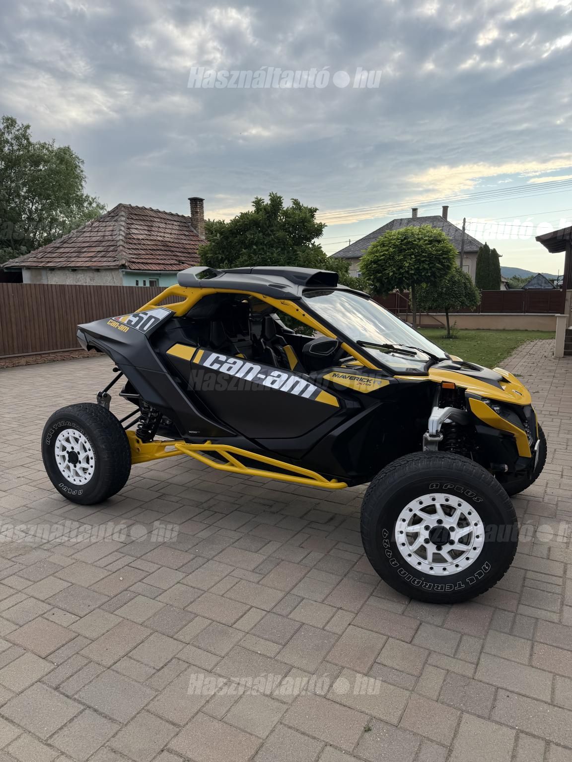 CAN-AM MAVERICK 2024/8 - 1