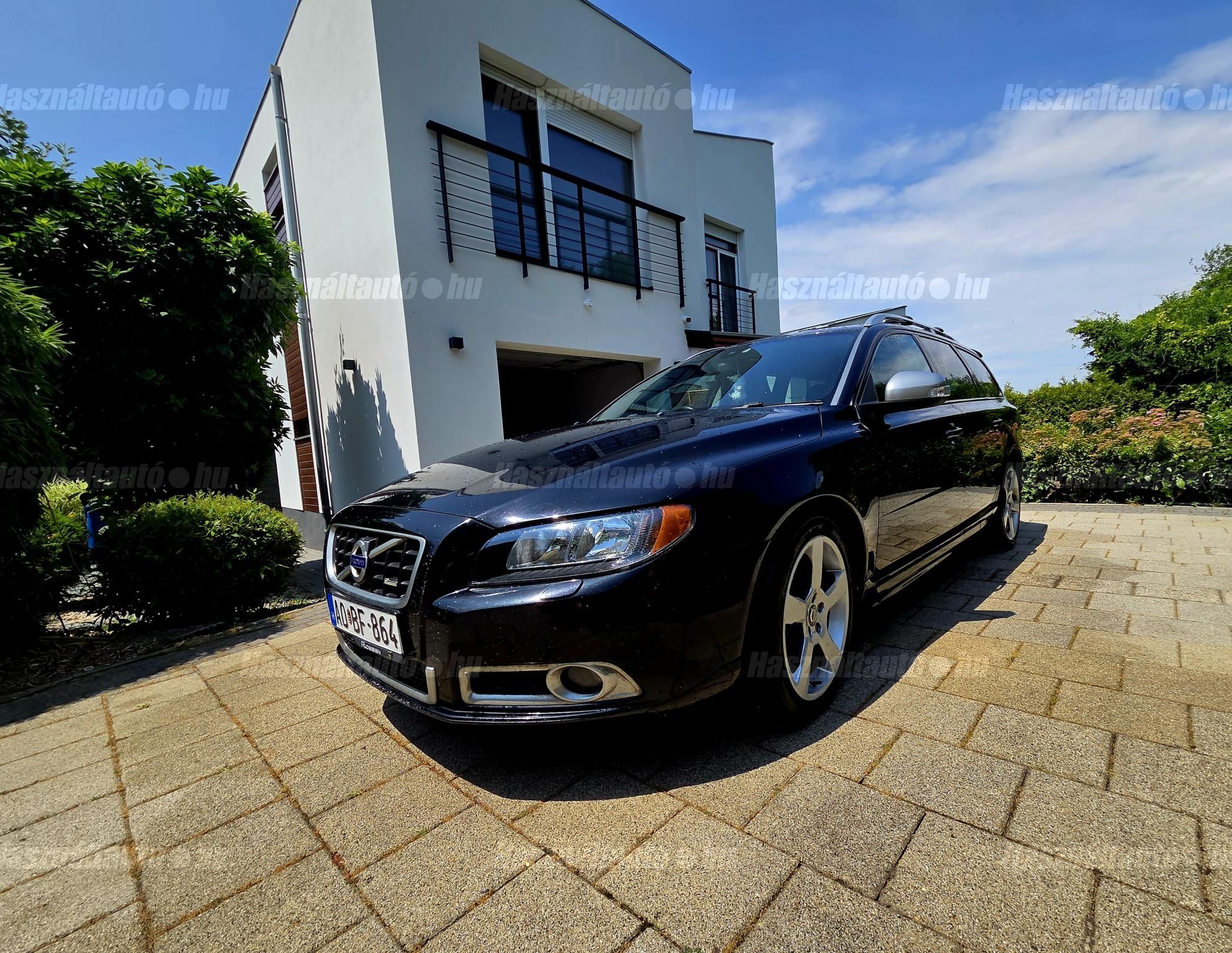 VOLVO V70 2010 - 1