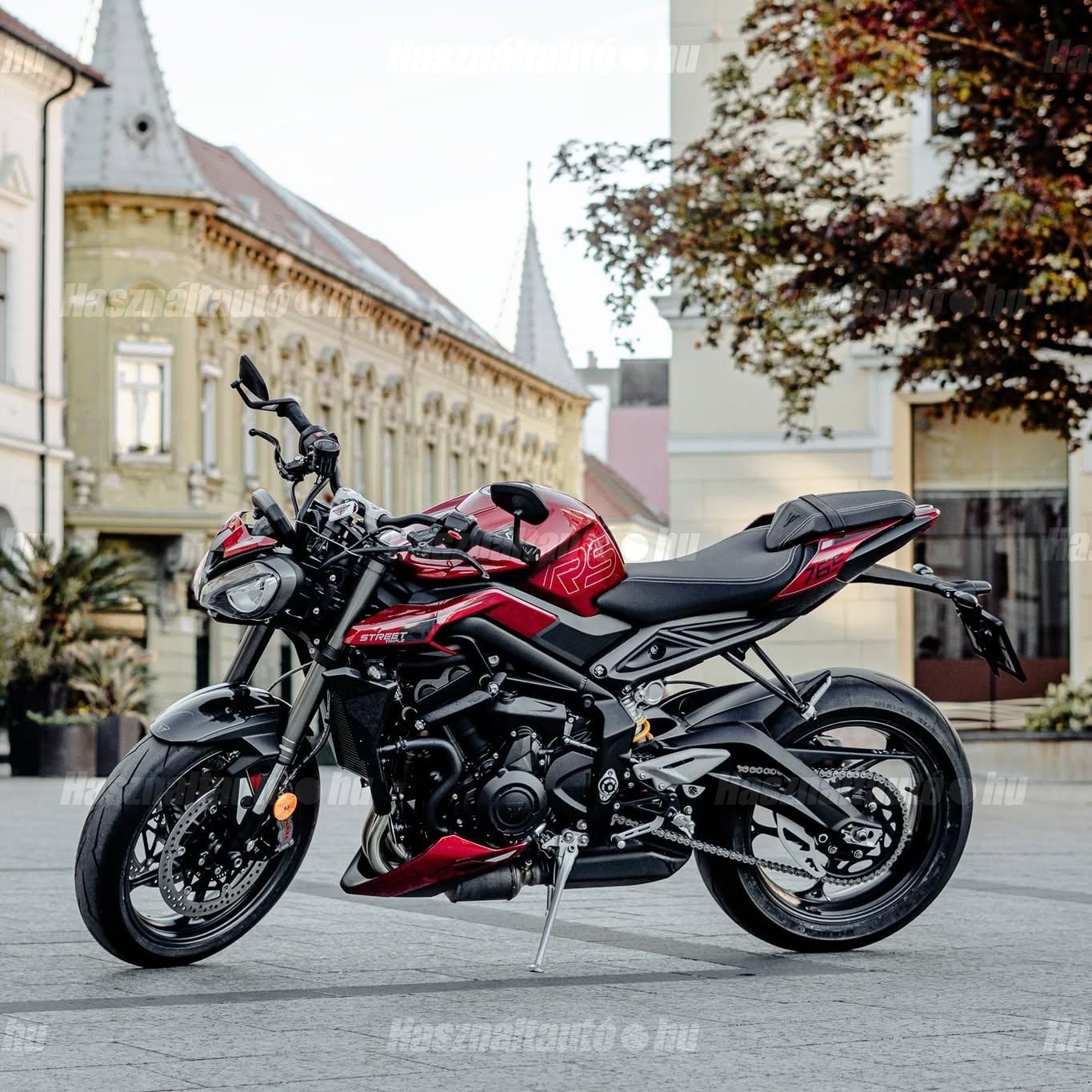 TRIUMPH STREET TRIPLE 2026/7 - 1