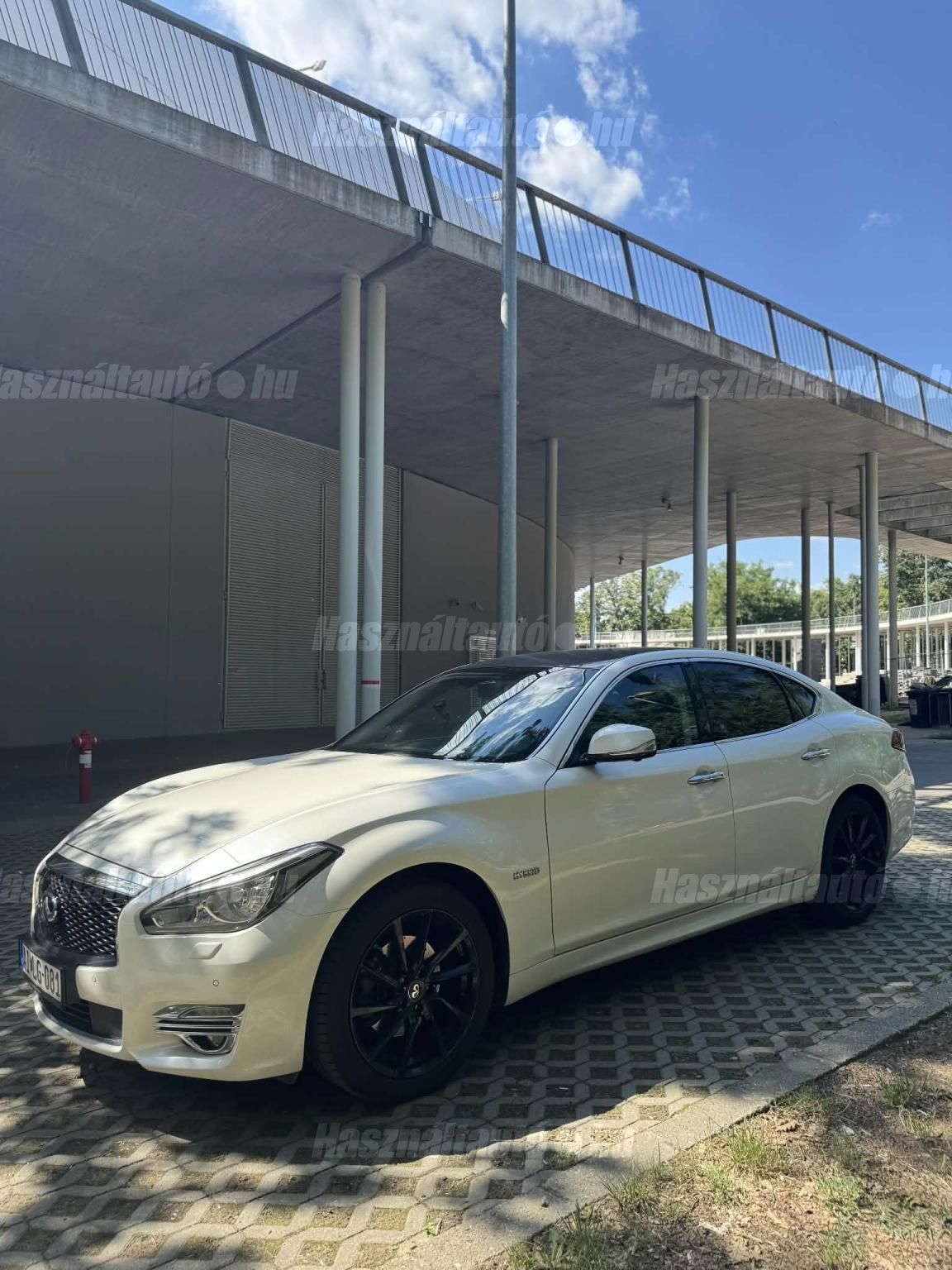 INFINITI Q70 2015/12 - 1