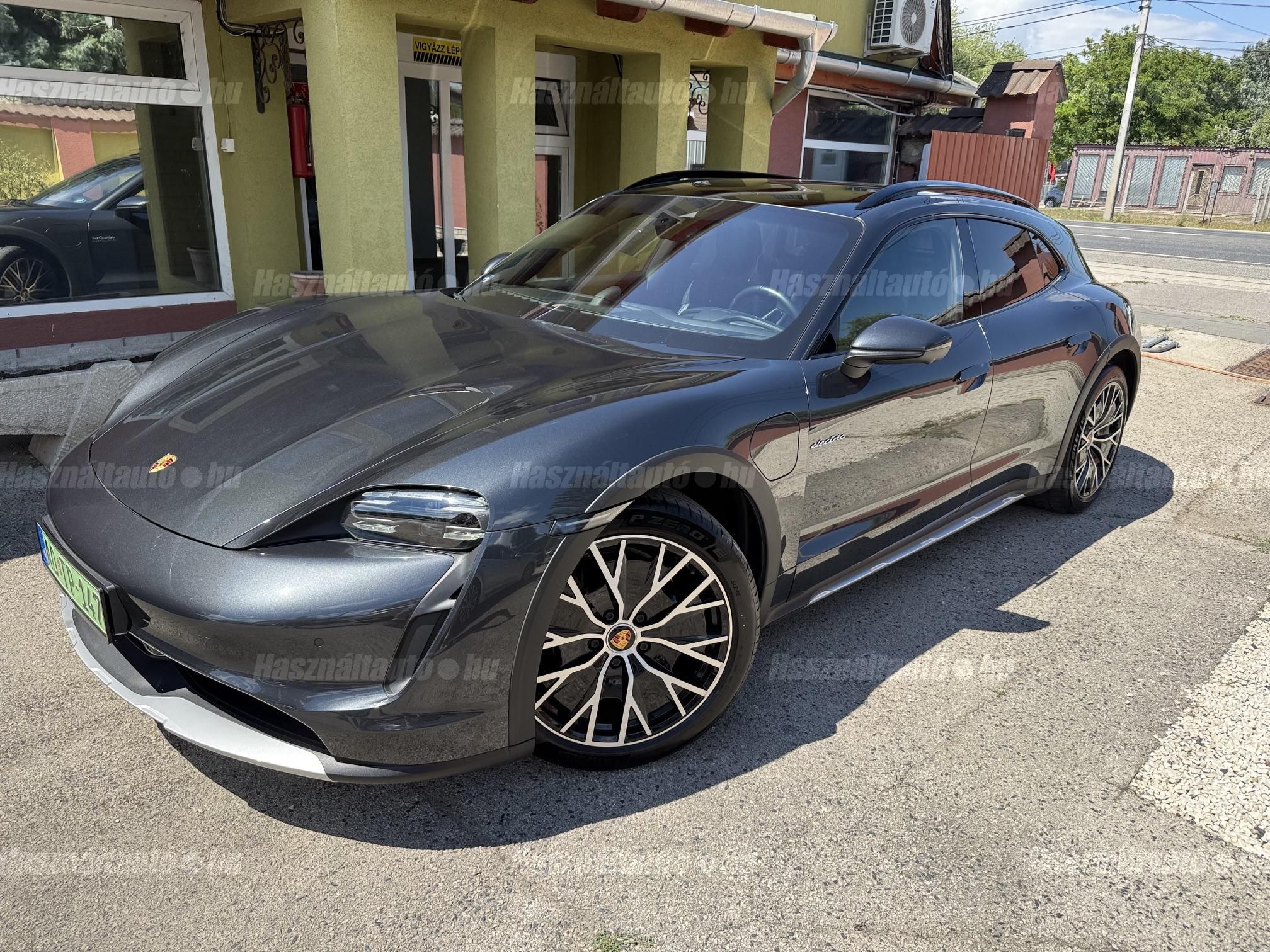 PORSCHE TAYCAN 2022/6 - 1