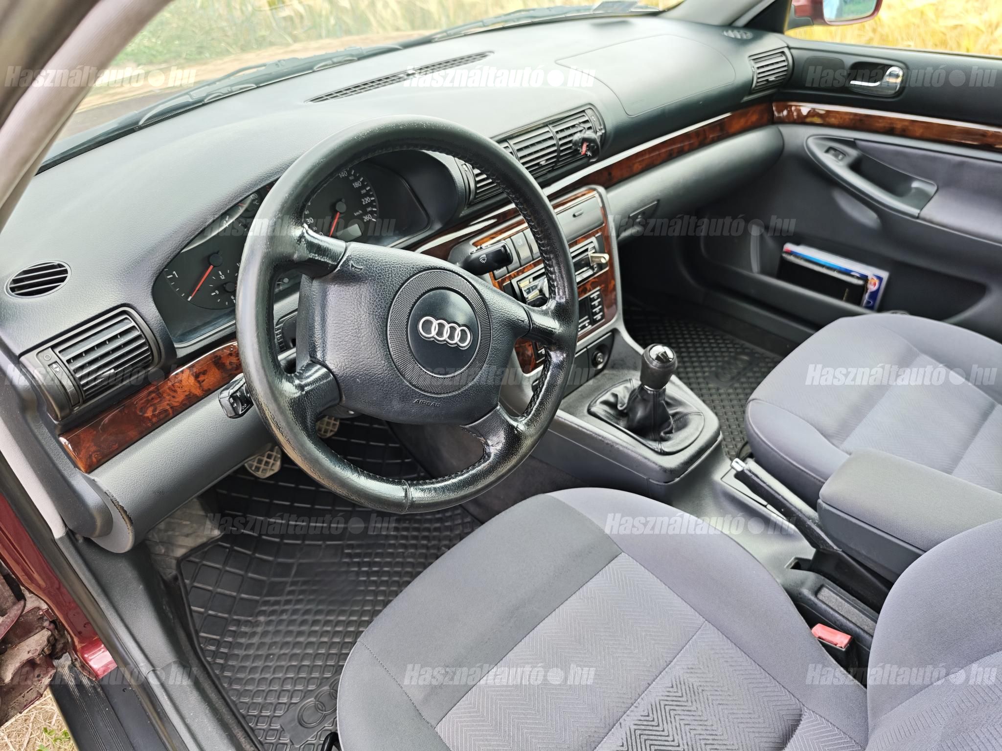 AUDI A4 1999/3 - 1