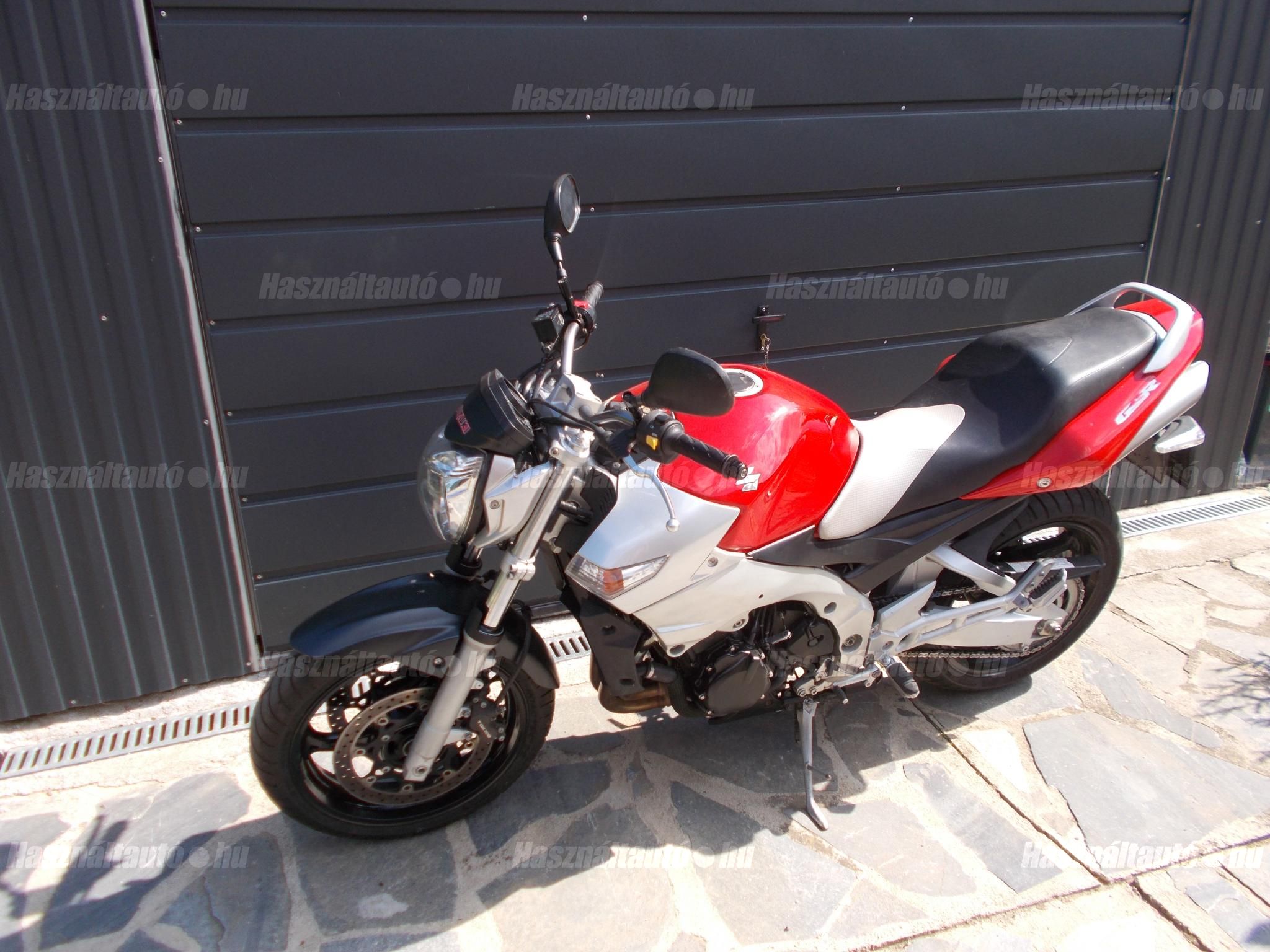 SUZUKI GSR 600 2006/7 - 1