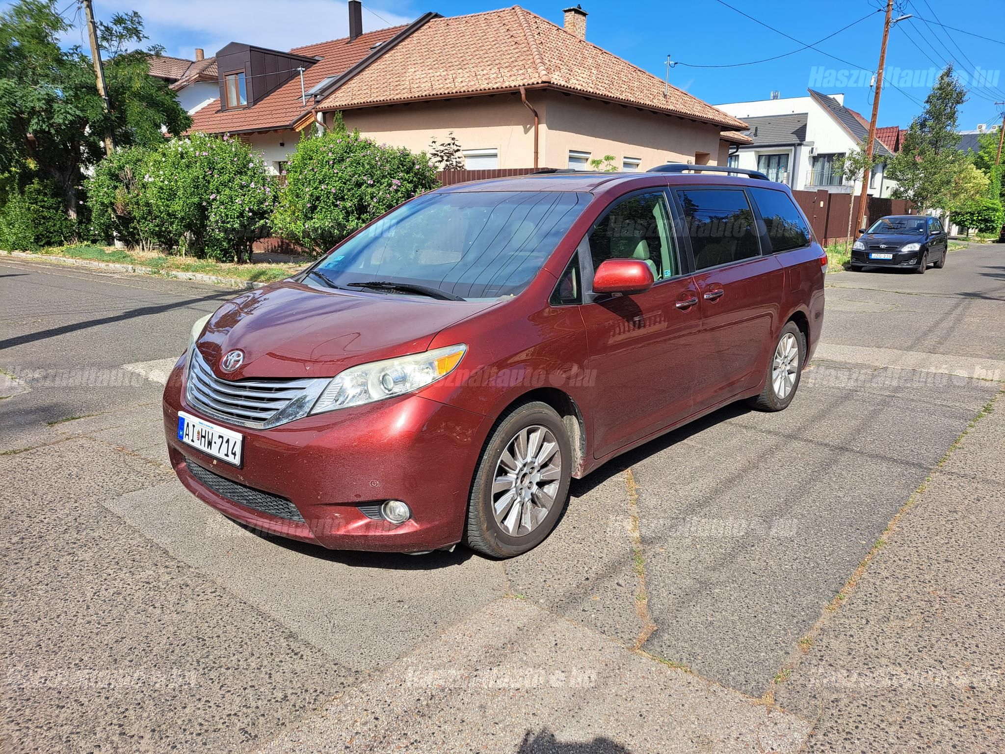 TOYOTA SIENNA 2011/4 - 1
