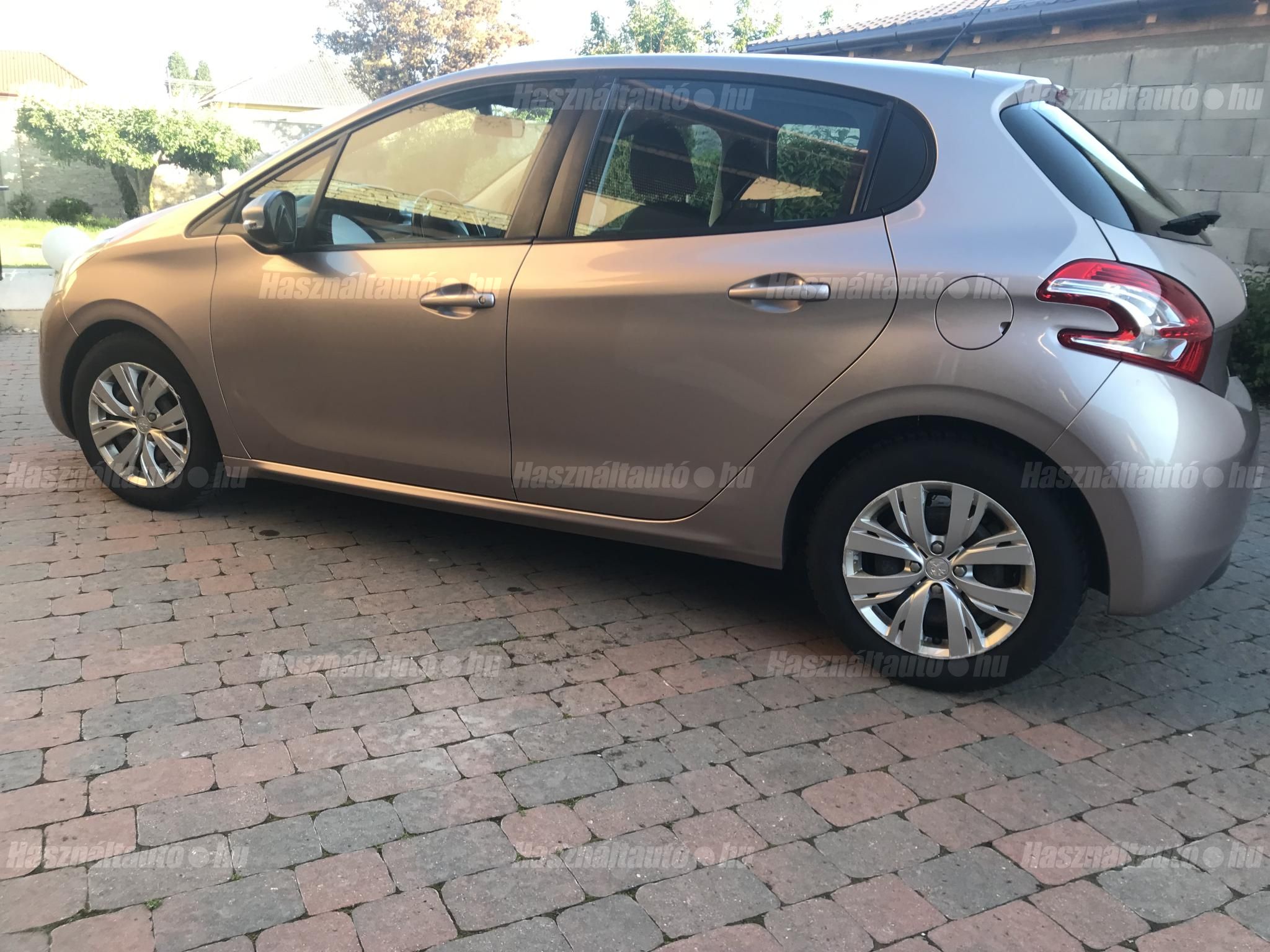 PEUGEOT 208 2012/8 - 1