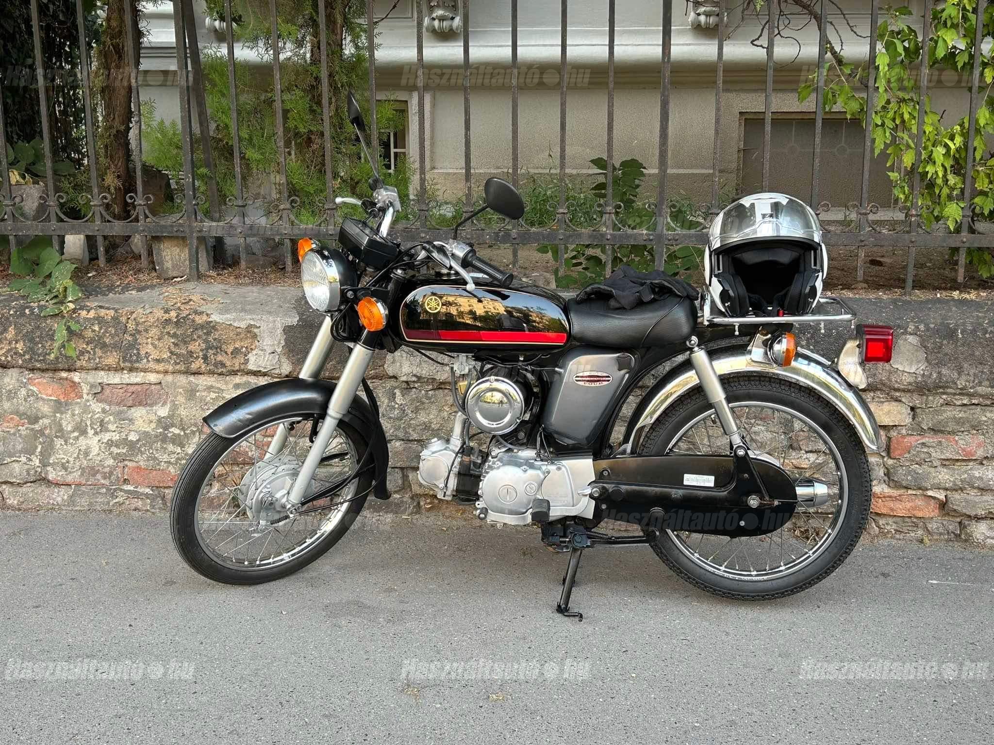 YAMAHA YB 2000/8 - 1