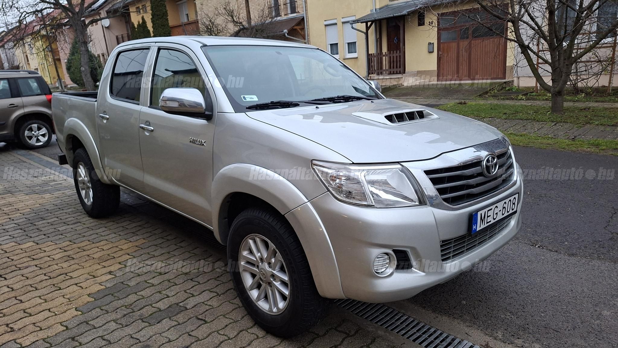 TOYOTA HILUX 2012/7 - 1
