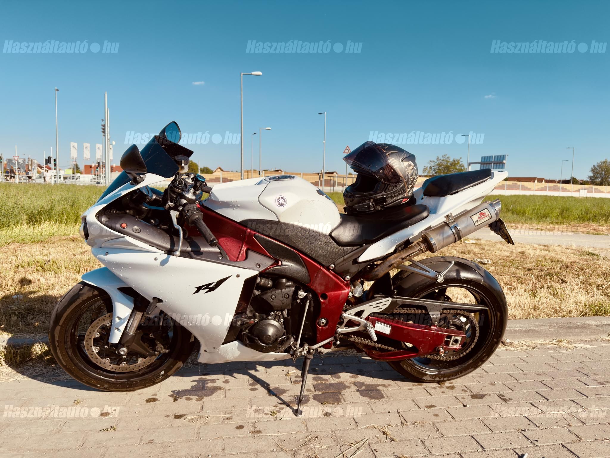 YAMAHA YZF R1 2009 - 1